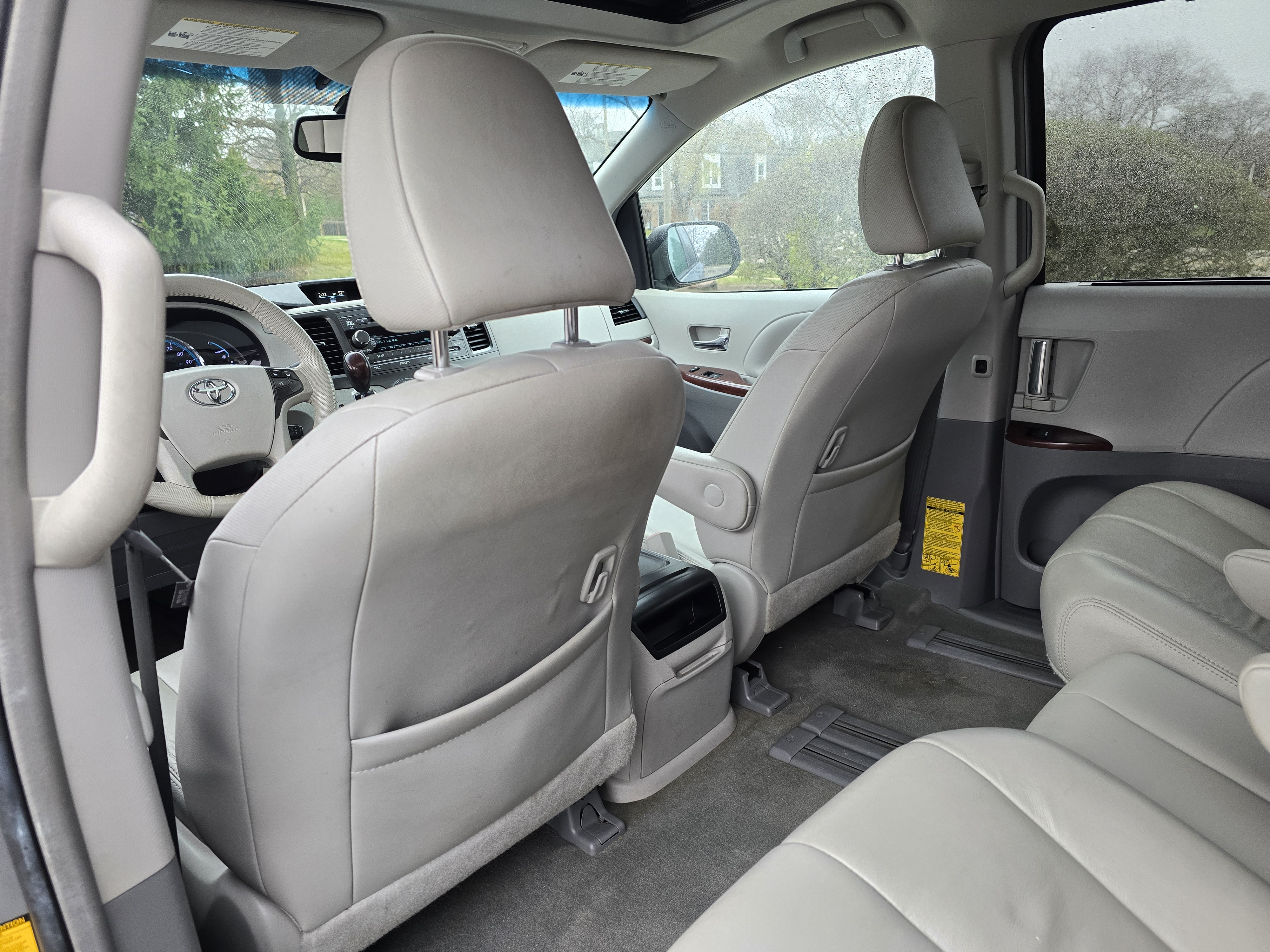 2014 Toyota Sienna XLE 42