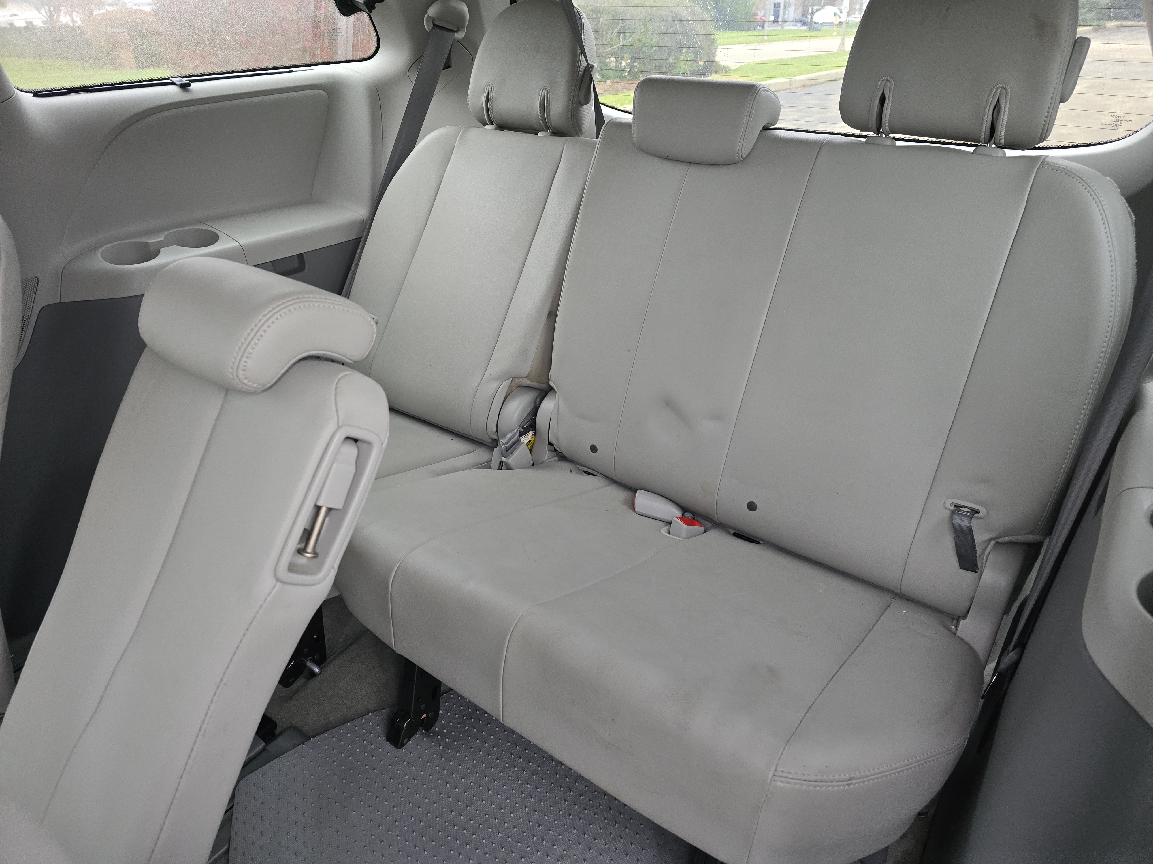 2014 Toyota Sienna XLE 43