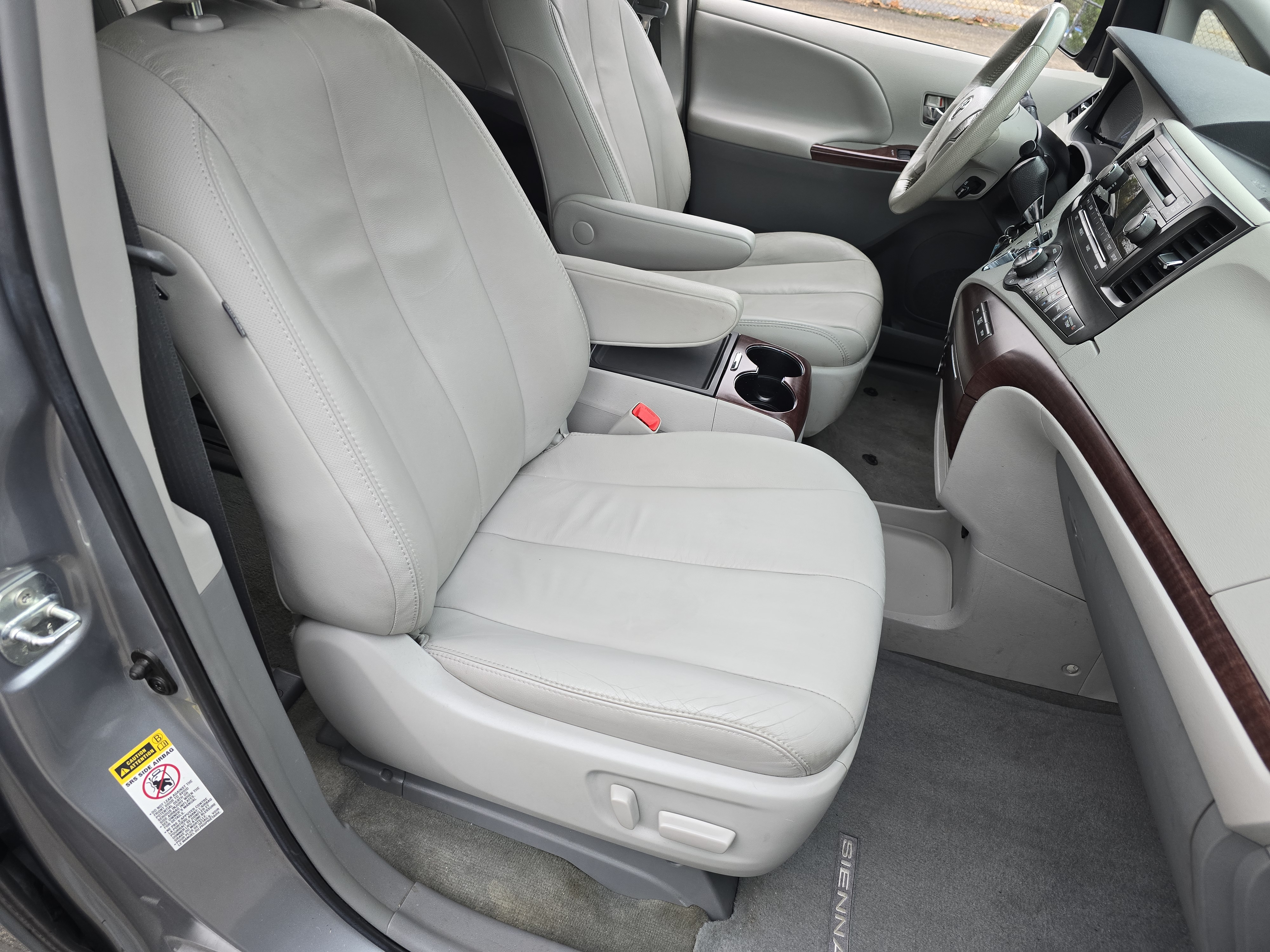 2014 Toyota Sienna XLE 45