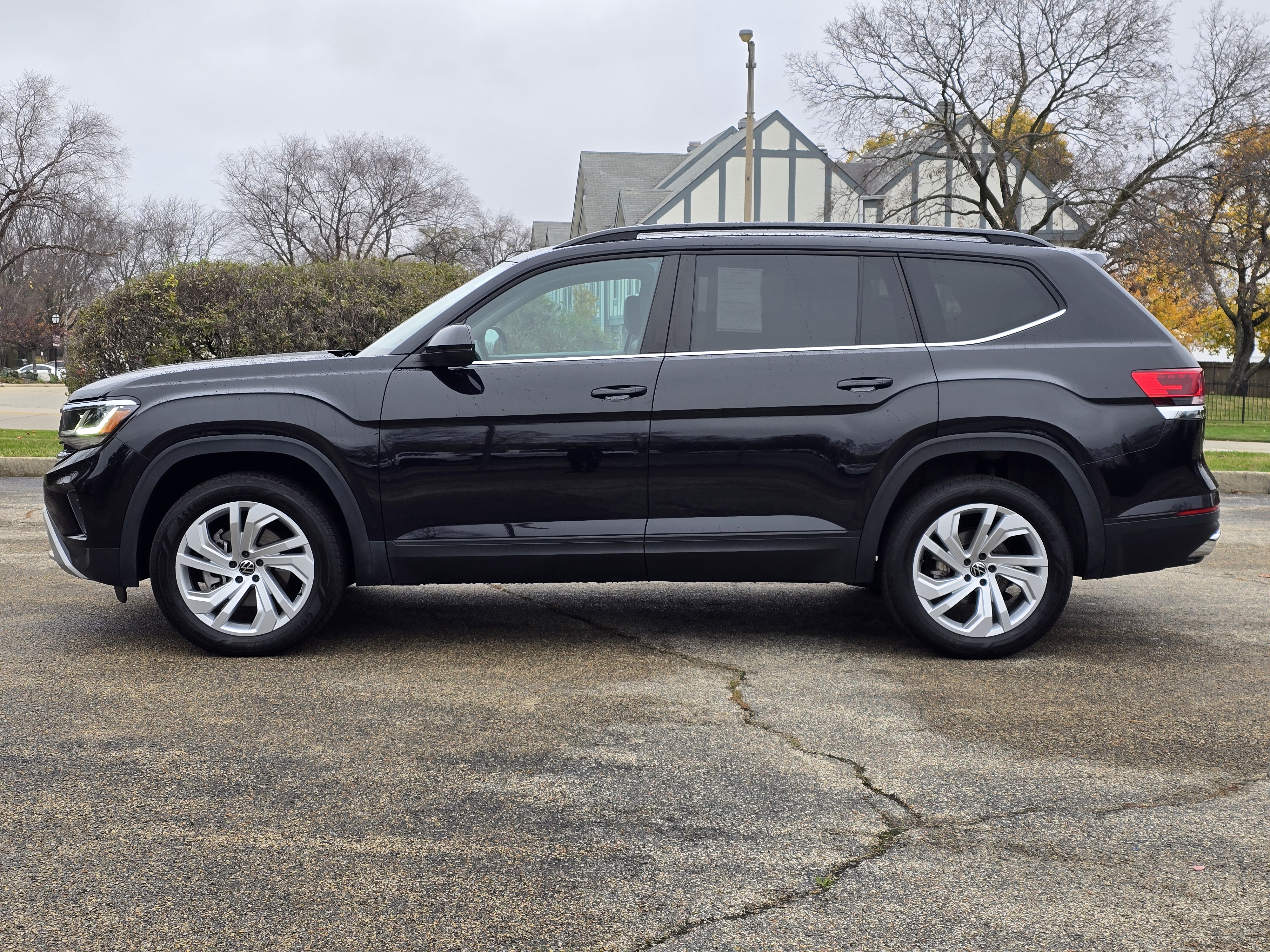 2023 Volkswagen Atlas 3.6L V6 SE w/Technology 9