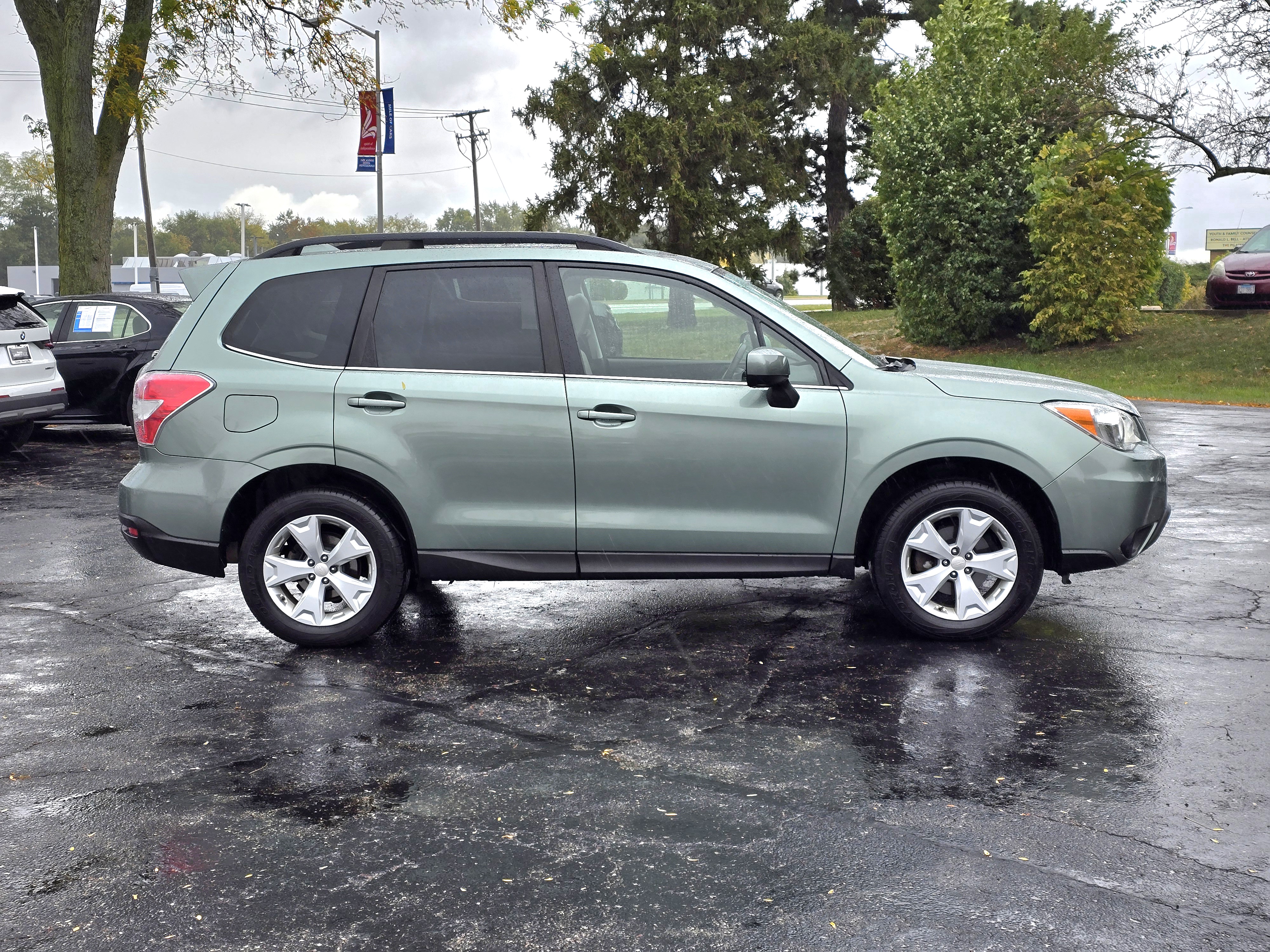 2016 Subaru Forester 2.5i Limited 18