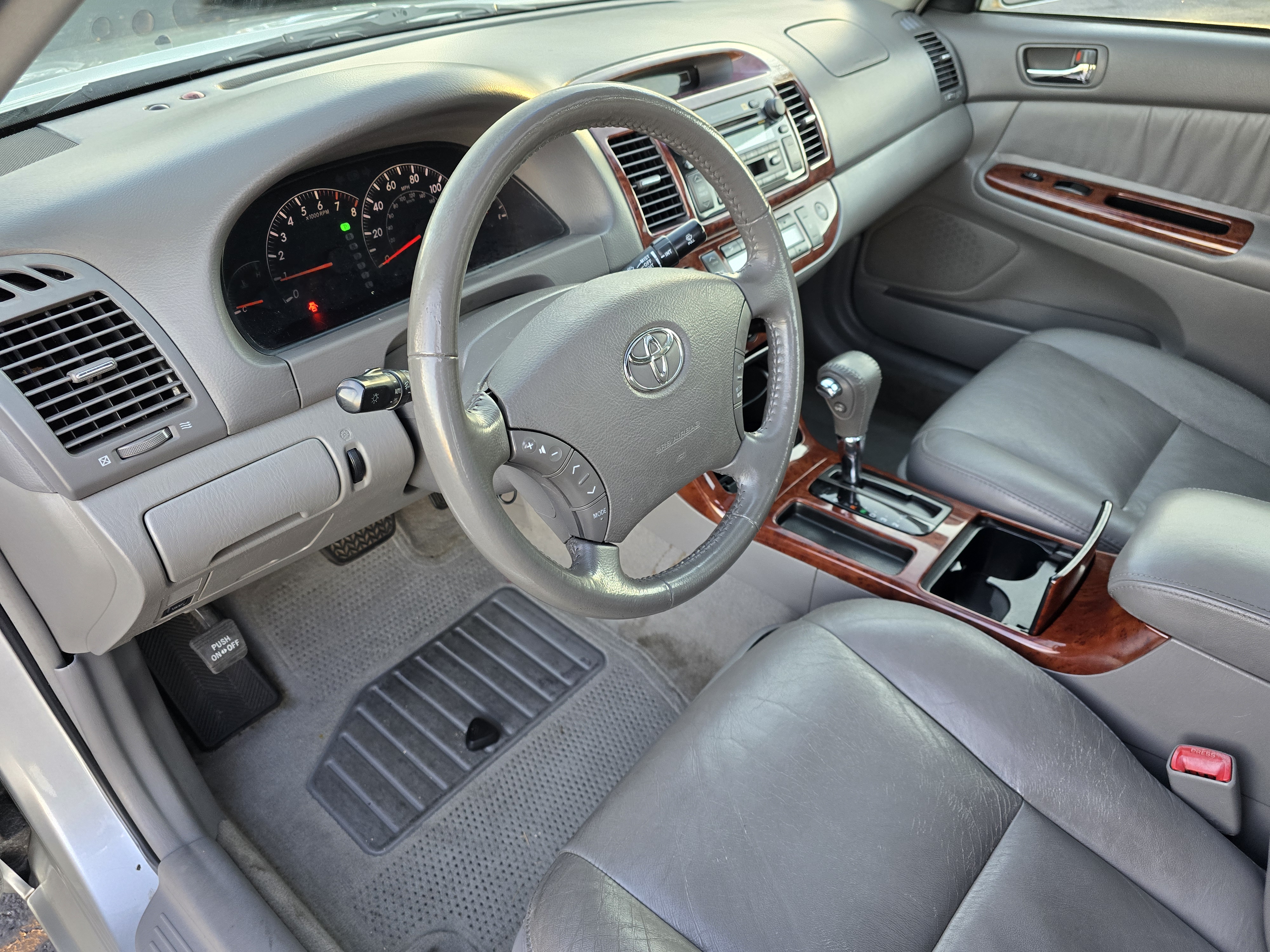 2005 Toyota Camry XLE 21