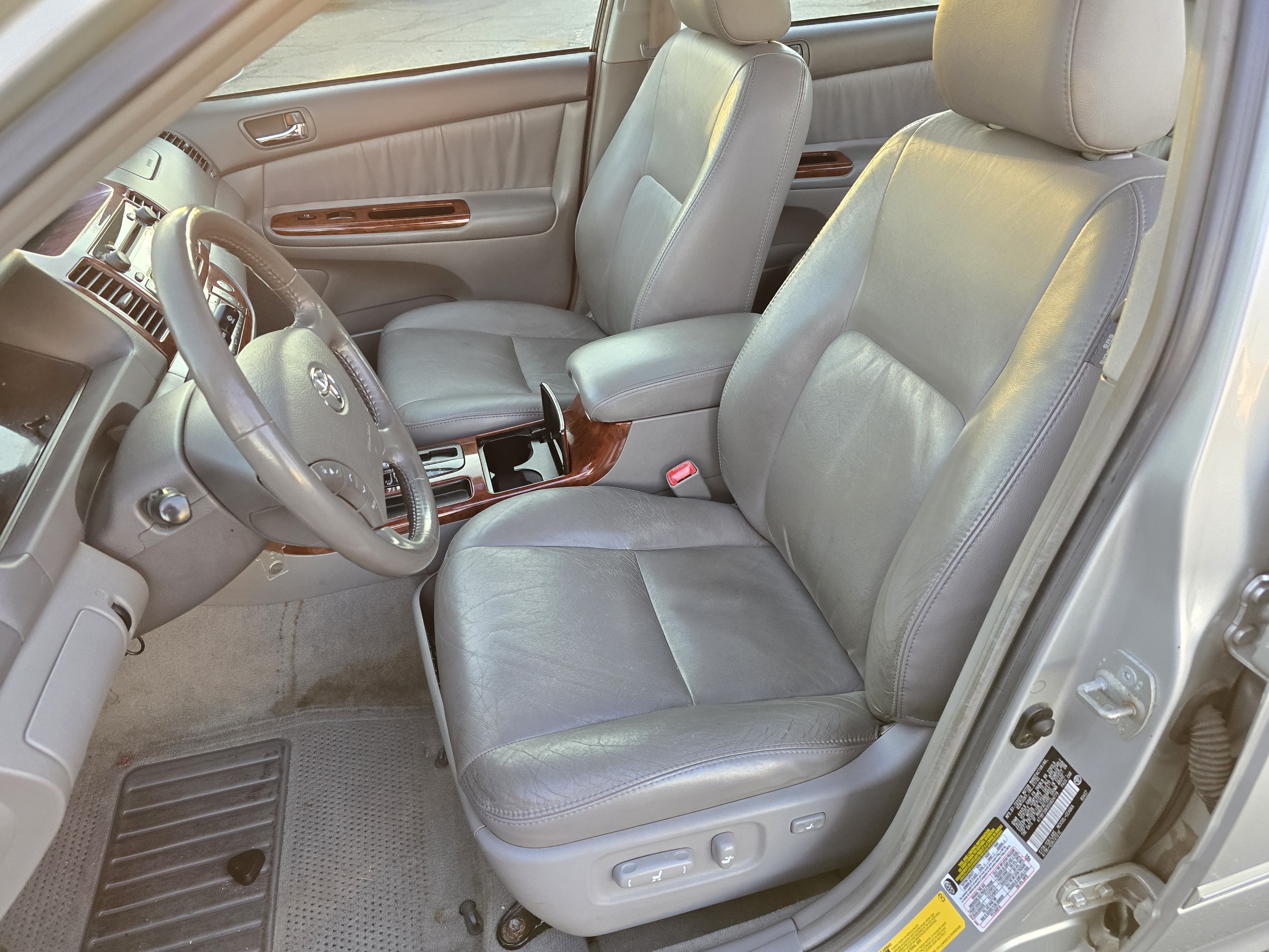 2005 Toyota Camry XLE 22