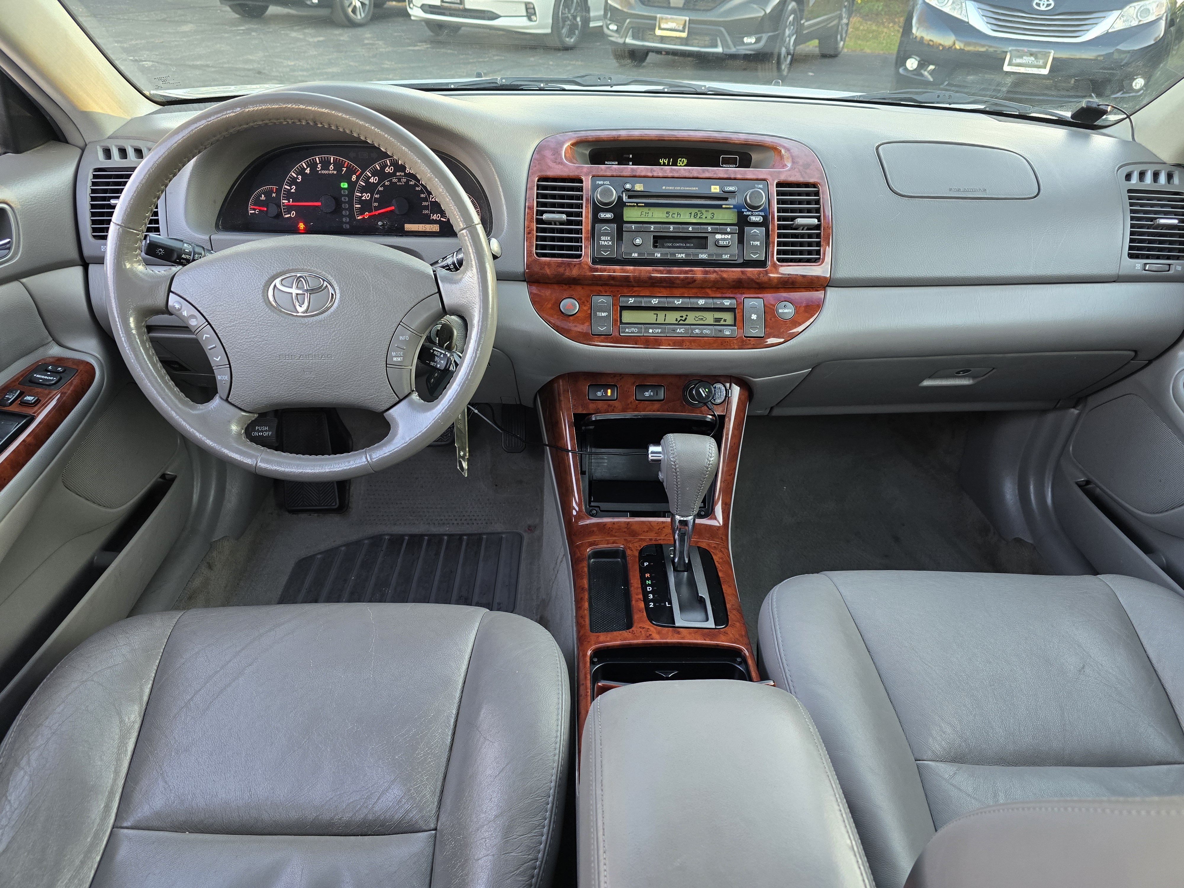 2005 Toyota Camry XLE 36