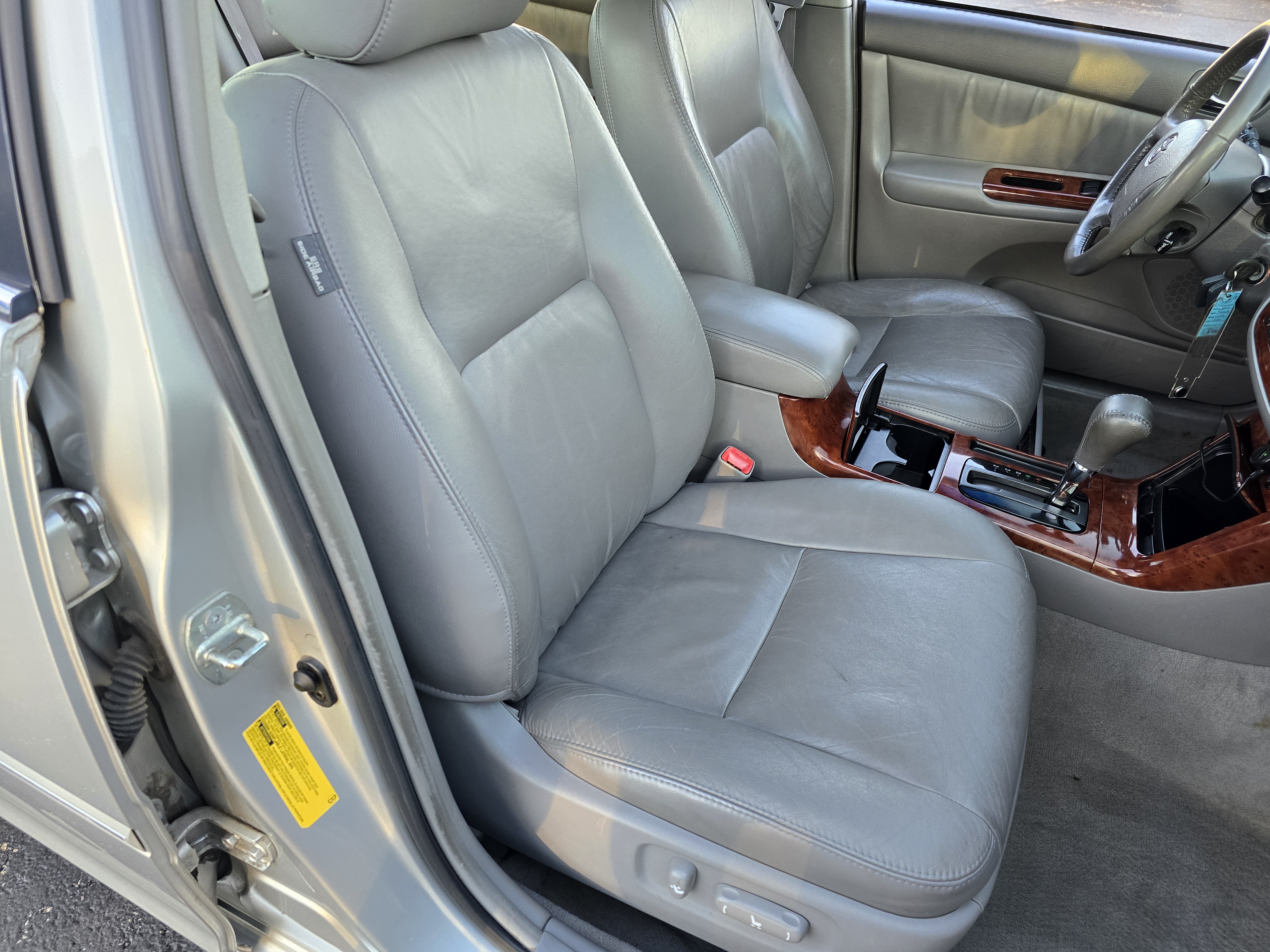 2005 Toyota Camry XLE 42