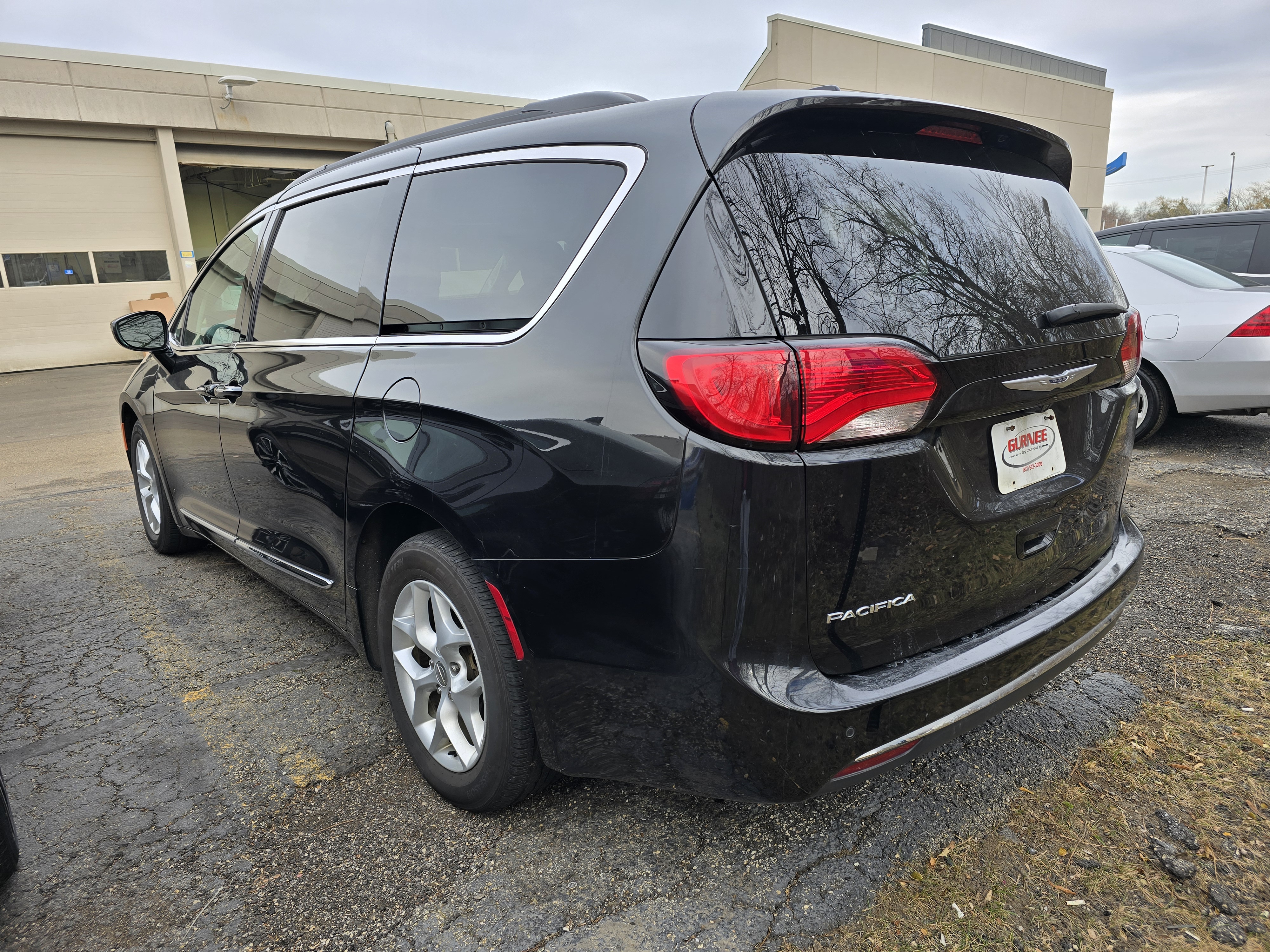 2017 Chrysler Pacifica Touring L 3