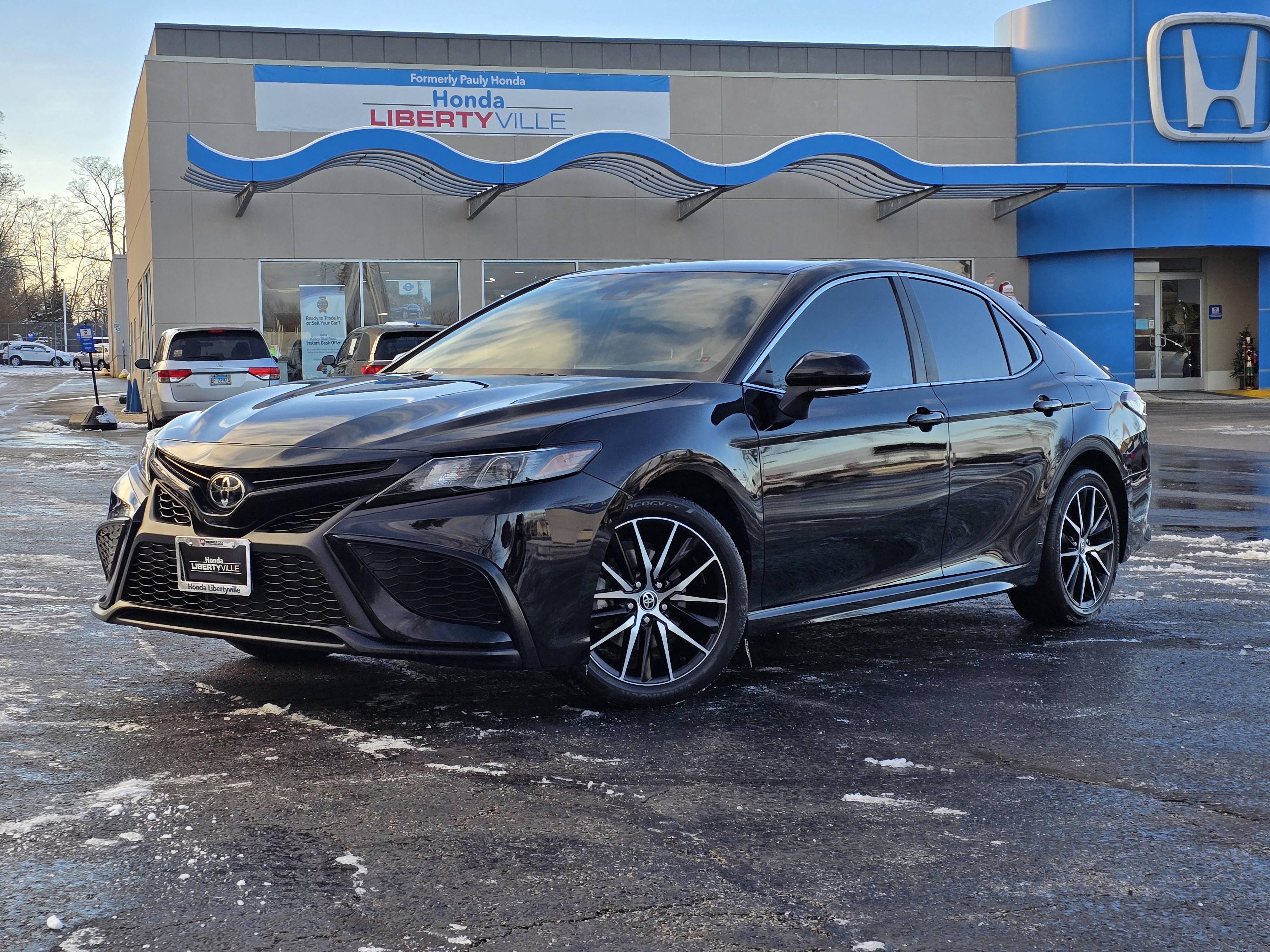 2023 Toyota Camry SE 2