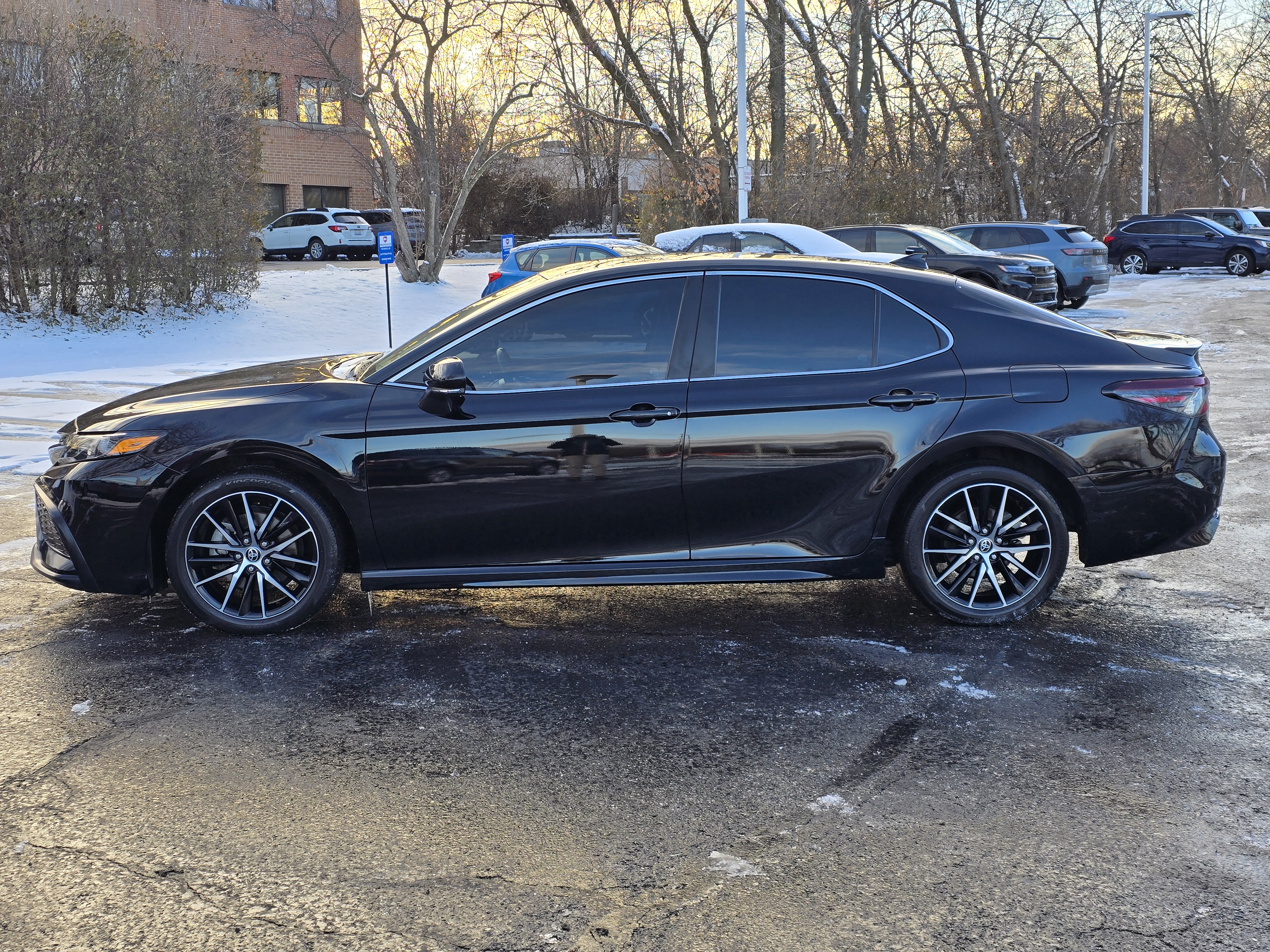 2023 Toyota Camry SE 4