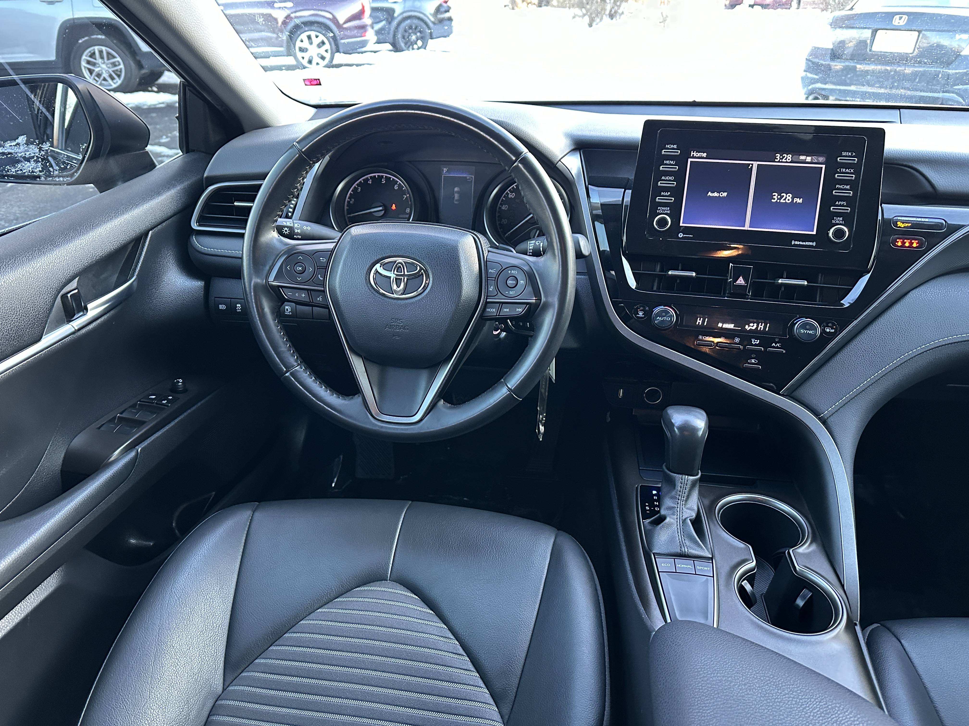 2023 Toyota Camry SE 24