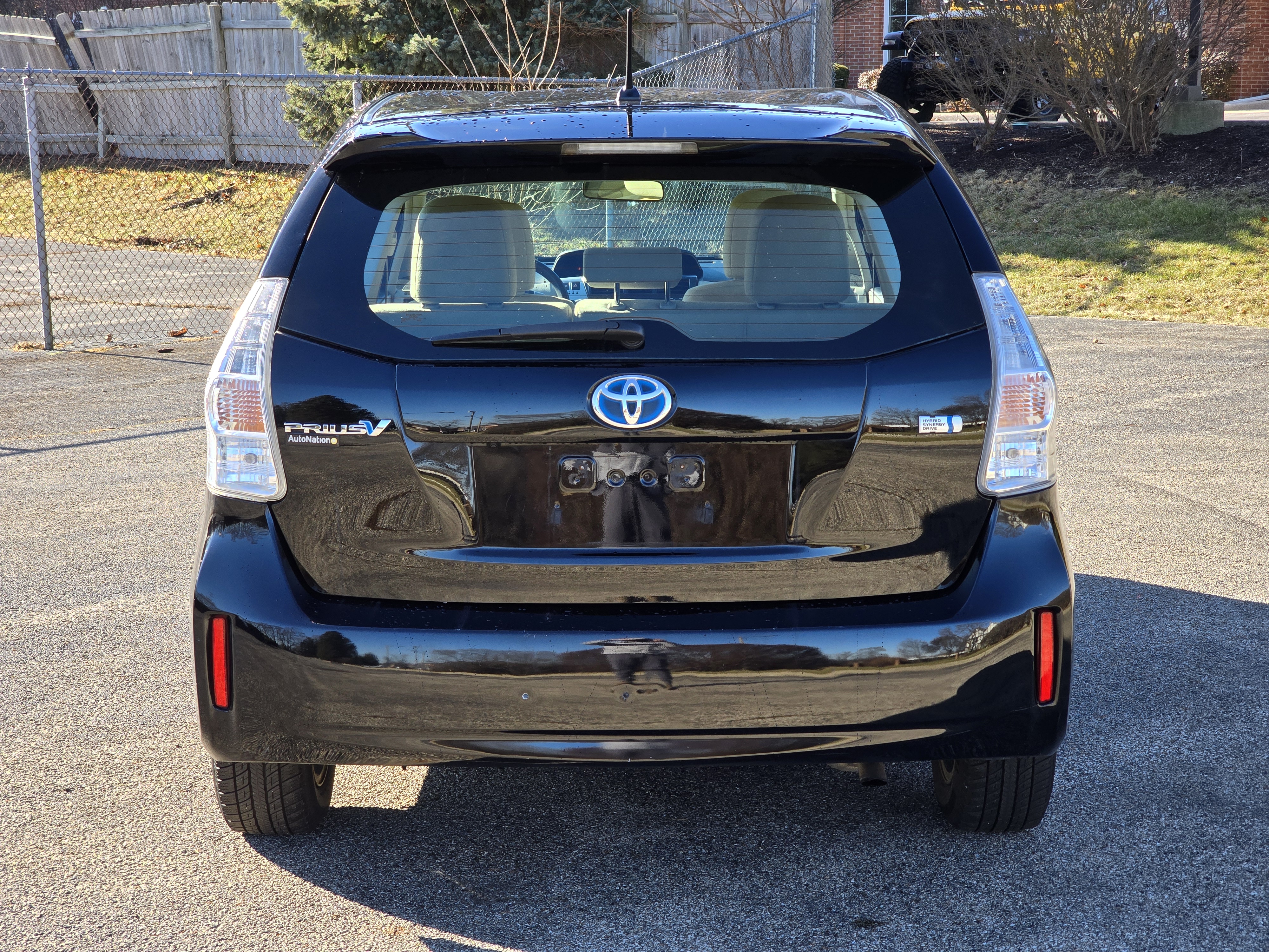 2014 Toyota Prius v Two 11