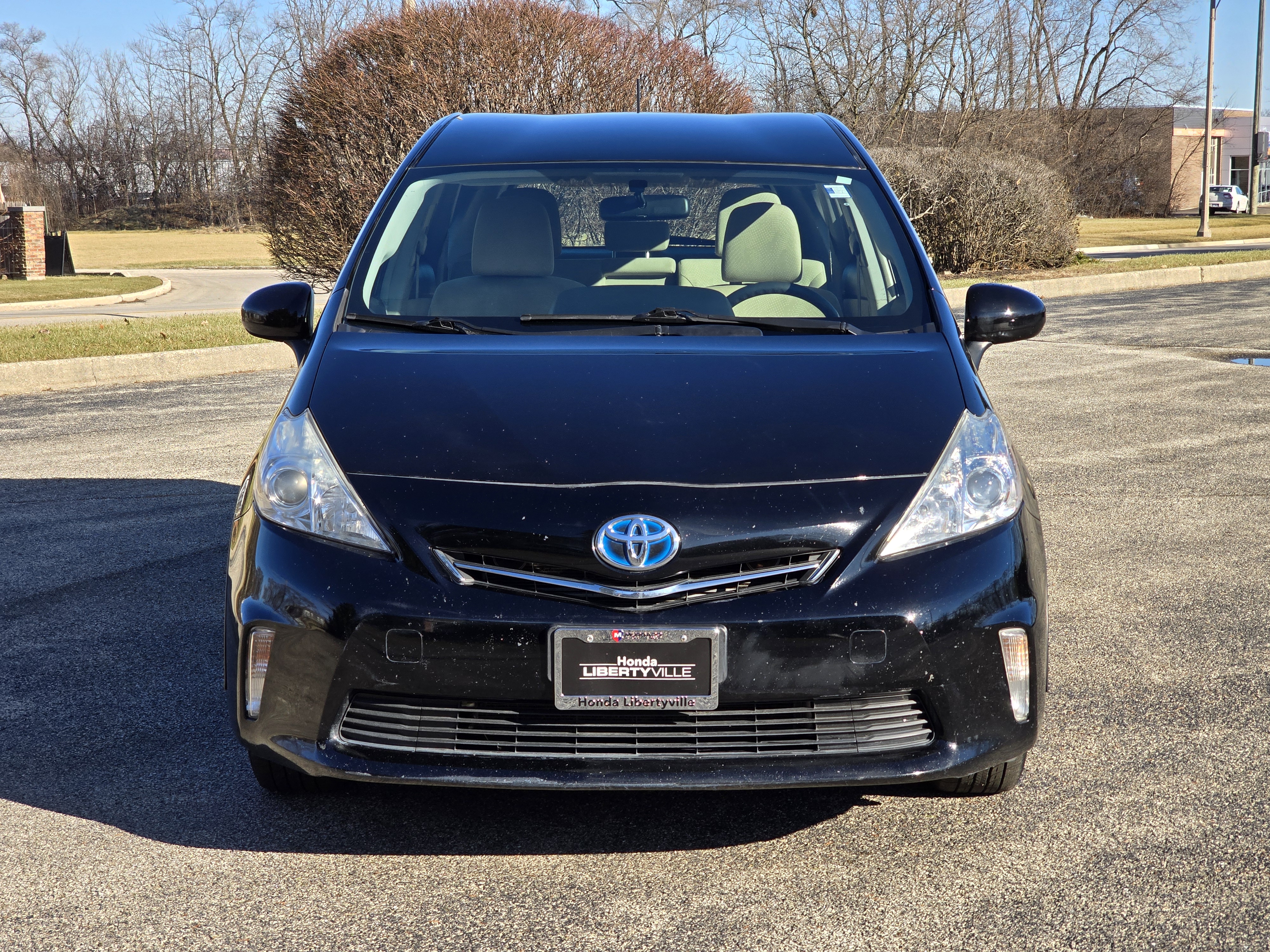 2014 Toyota Prius v Two 16