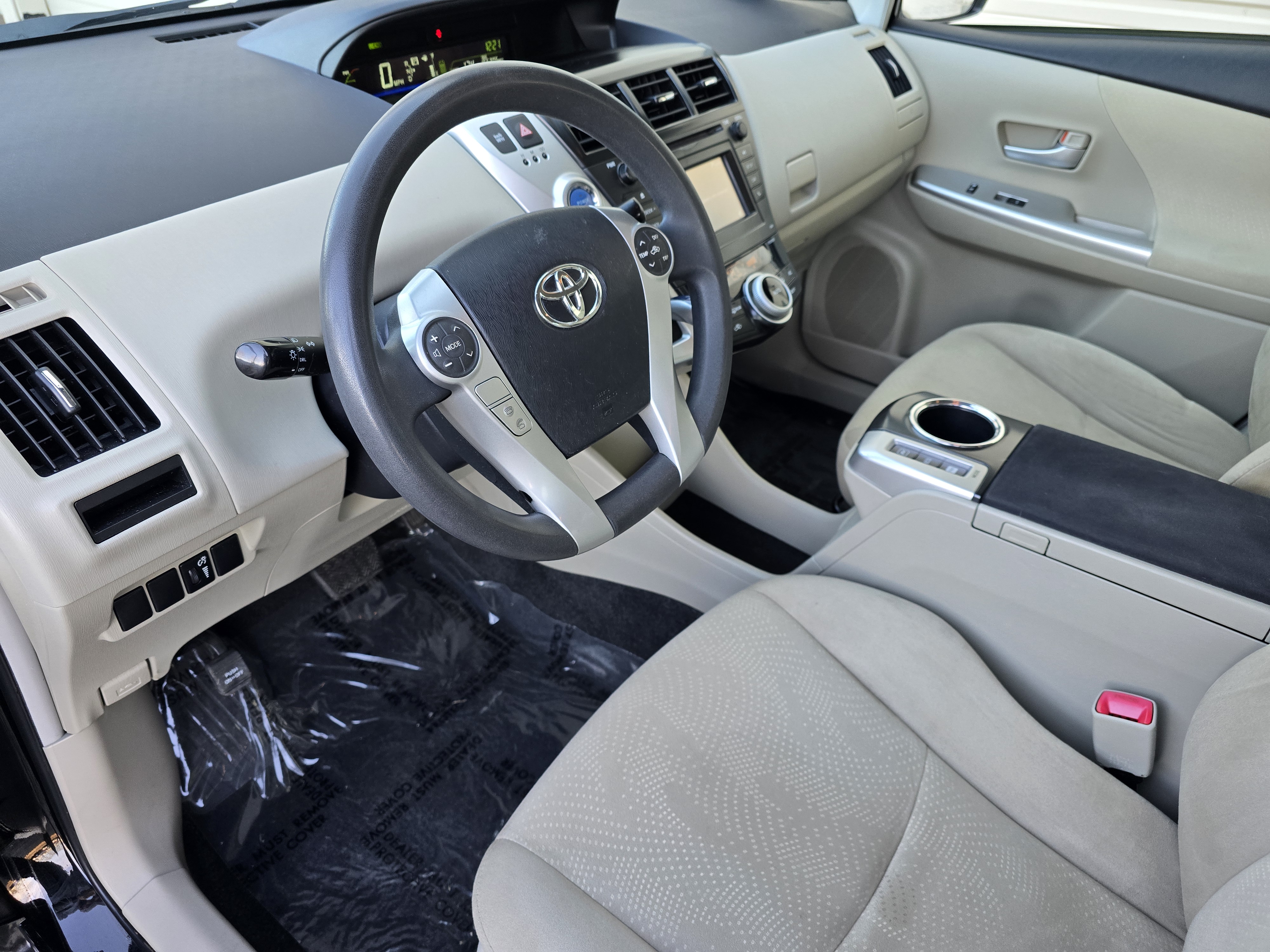 2014 Toyota Prius v Two 22