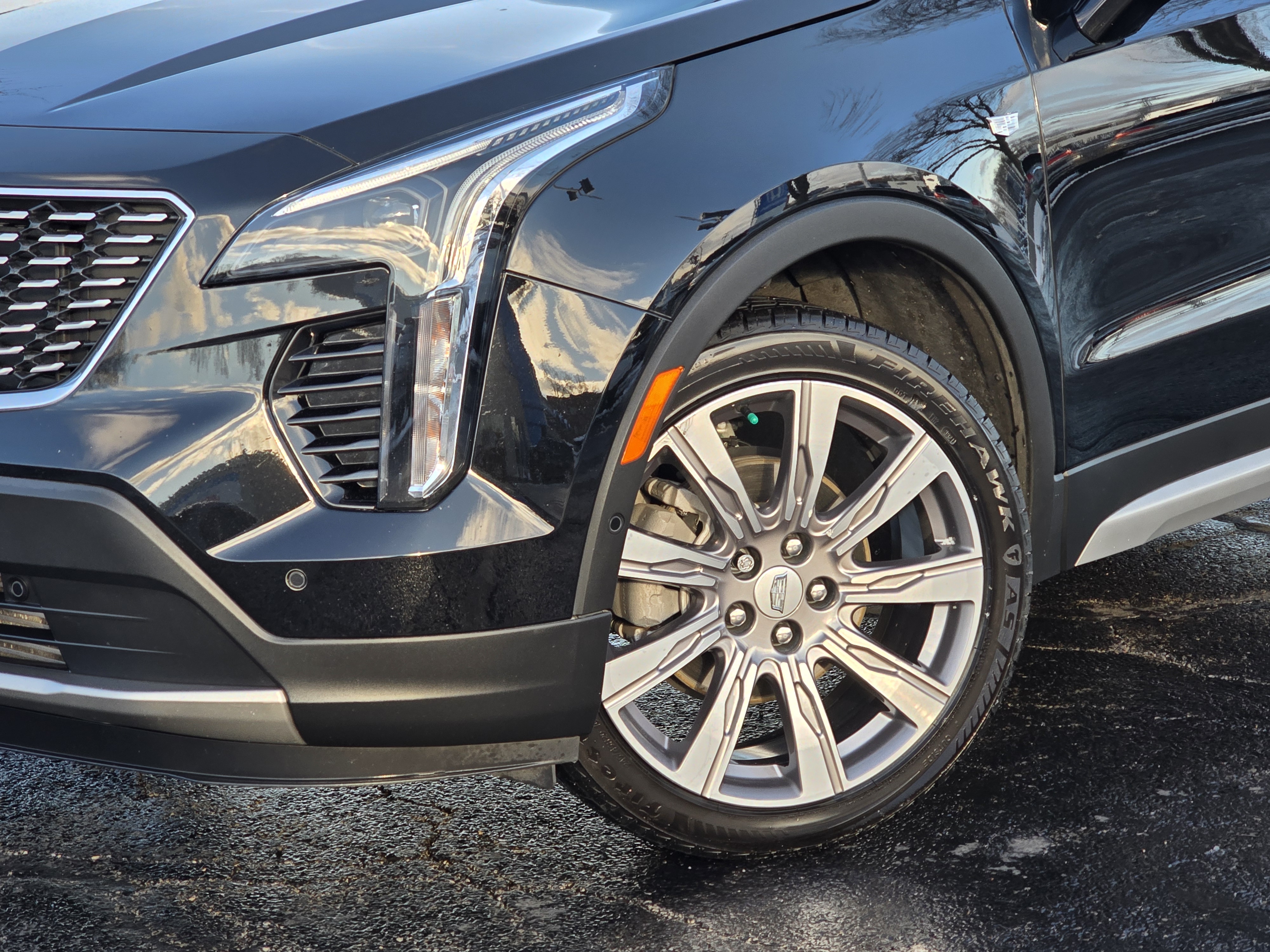 2022 Cadillac XT4 Premium Luxury 3