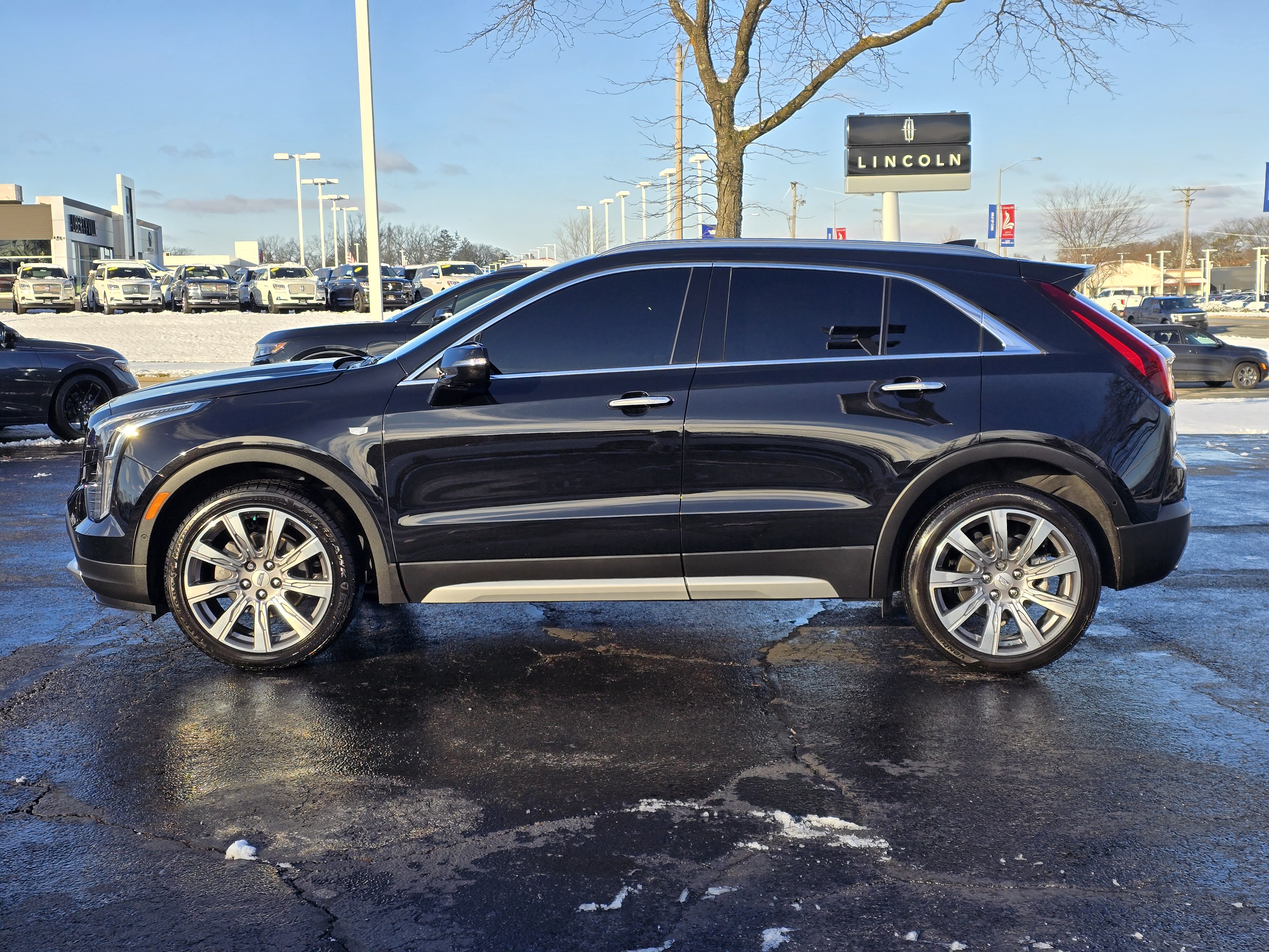 2022 Cadillac XT4 Premium Luxury 4