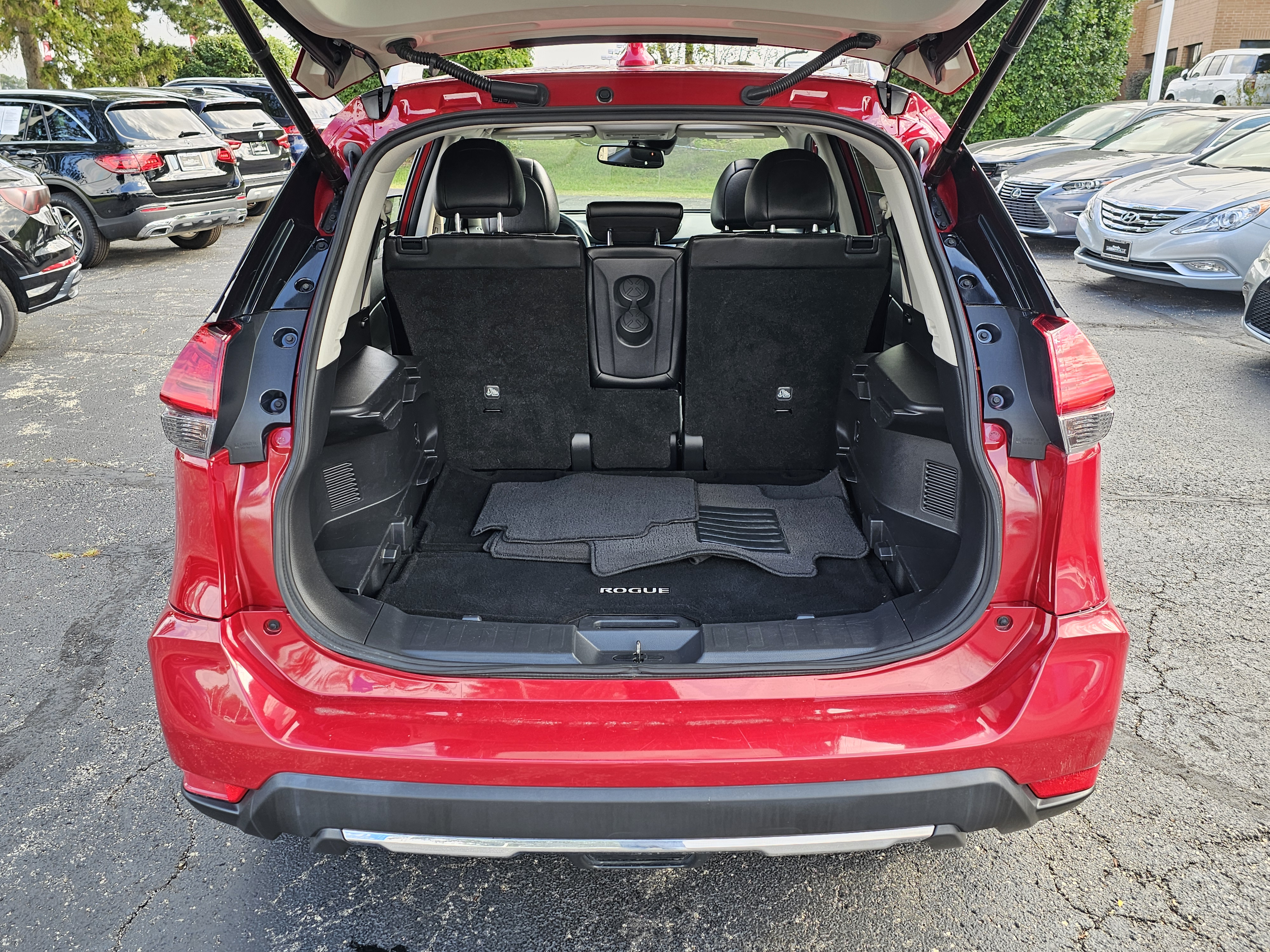 2017 Nissan Rogue SL 19