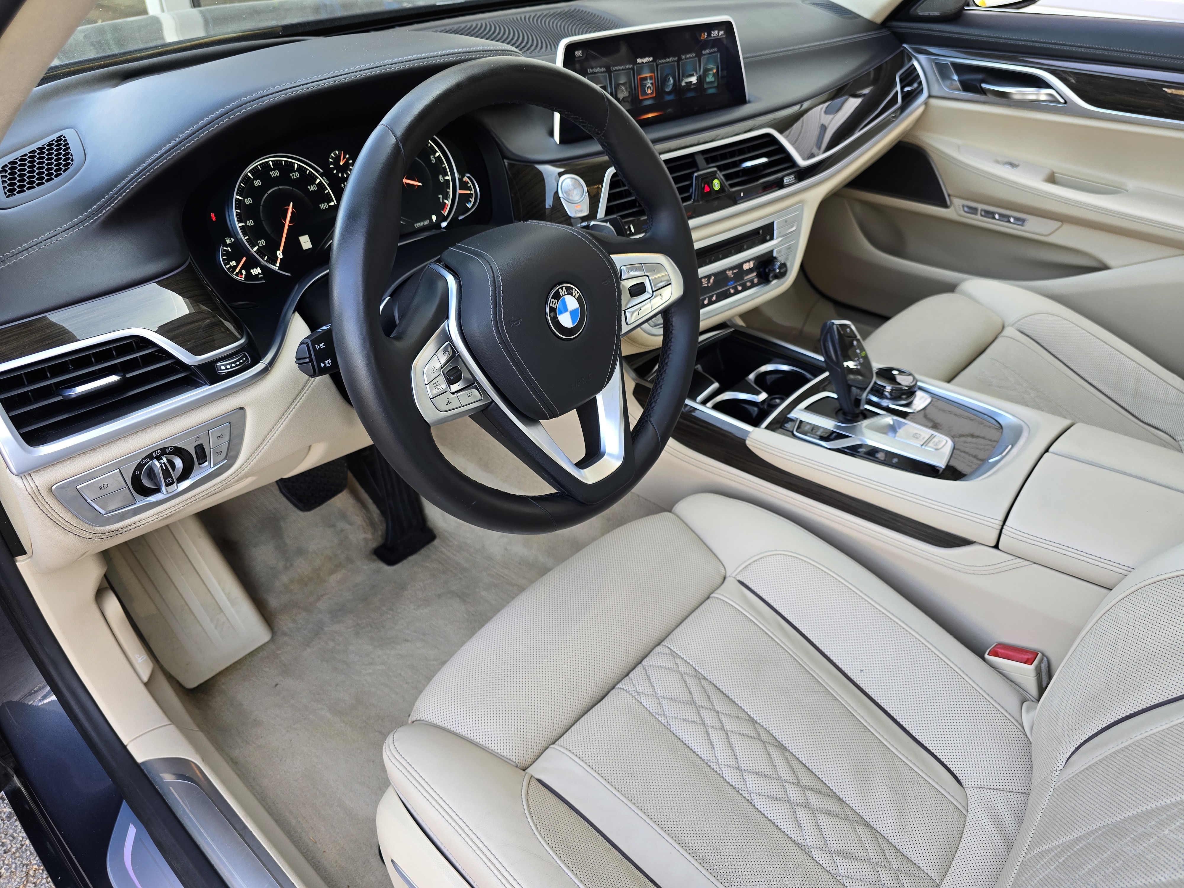 2017 BMW 7 Series 750i xDrive 31