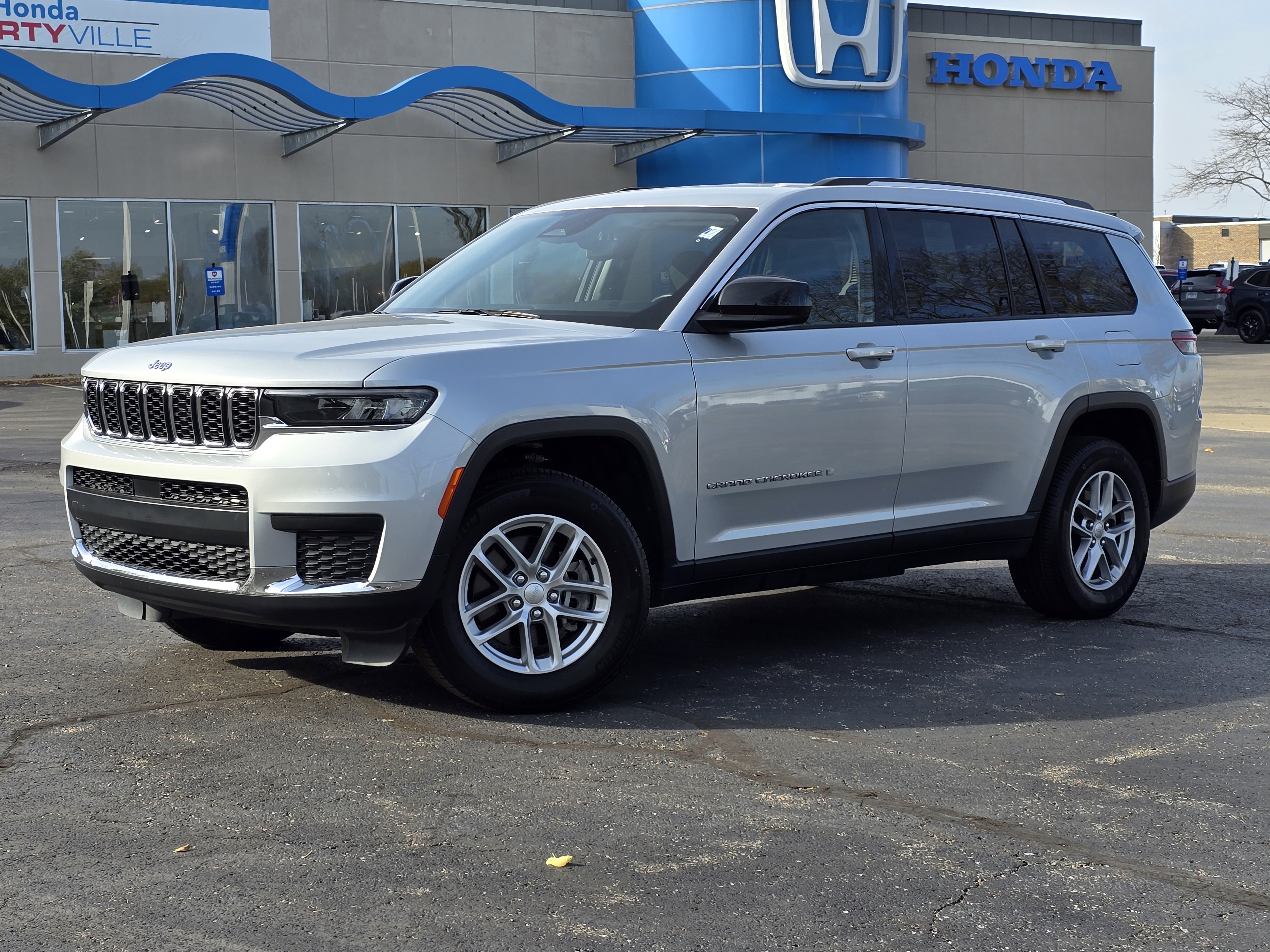 2022 Jeep Grand Cherokee L Laredo 1