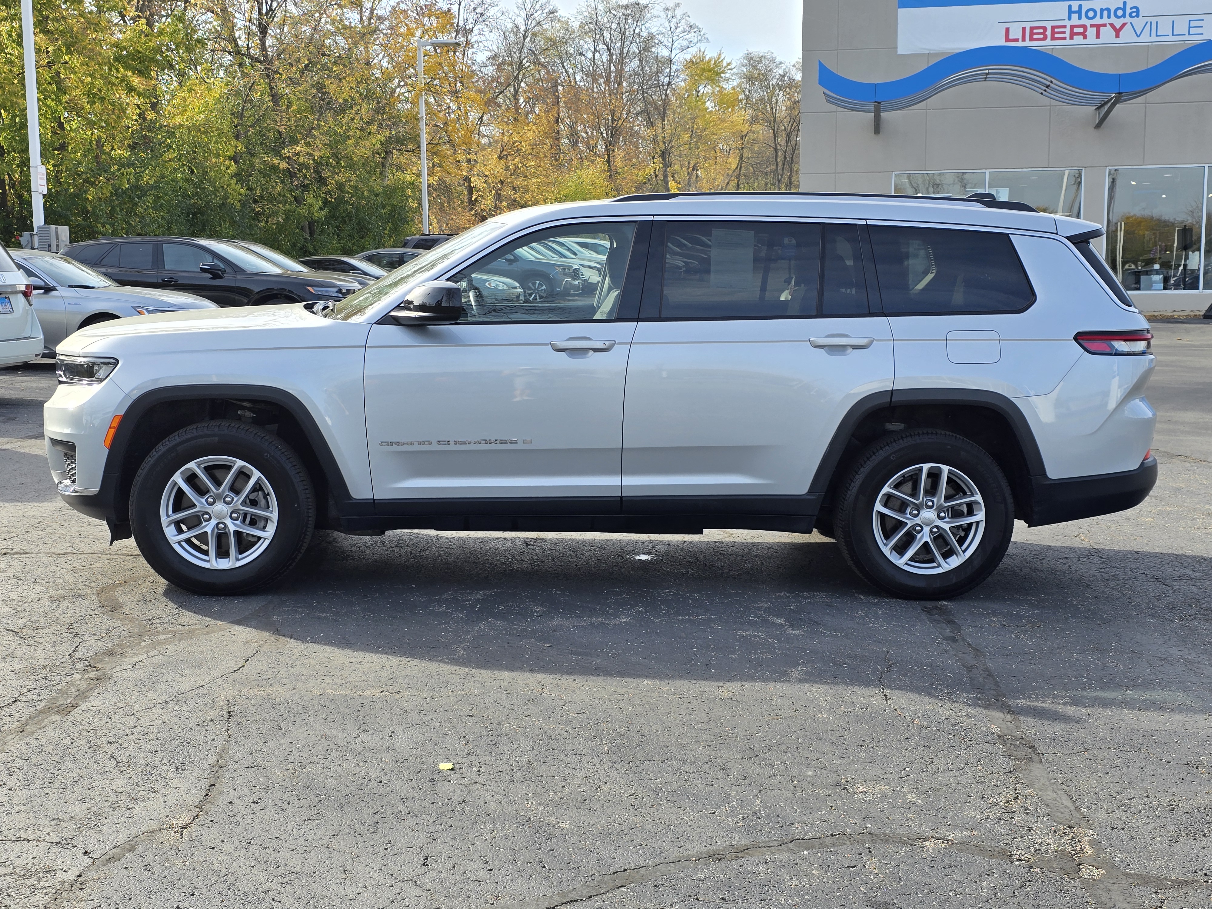 2022 Jeep Grand Cherokee L Laredo 3