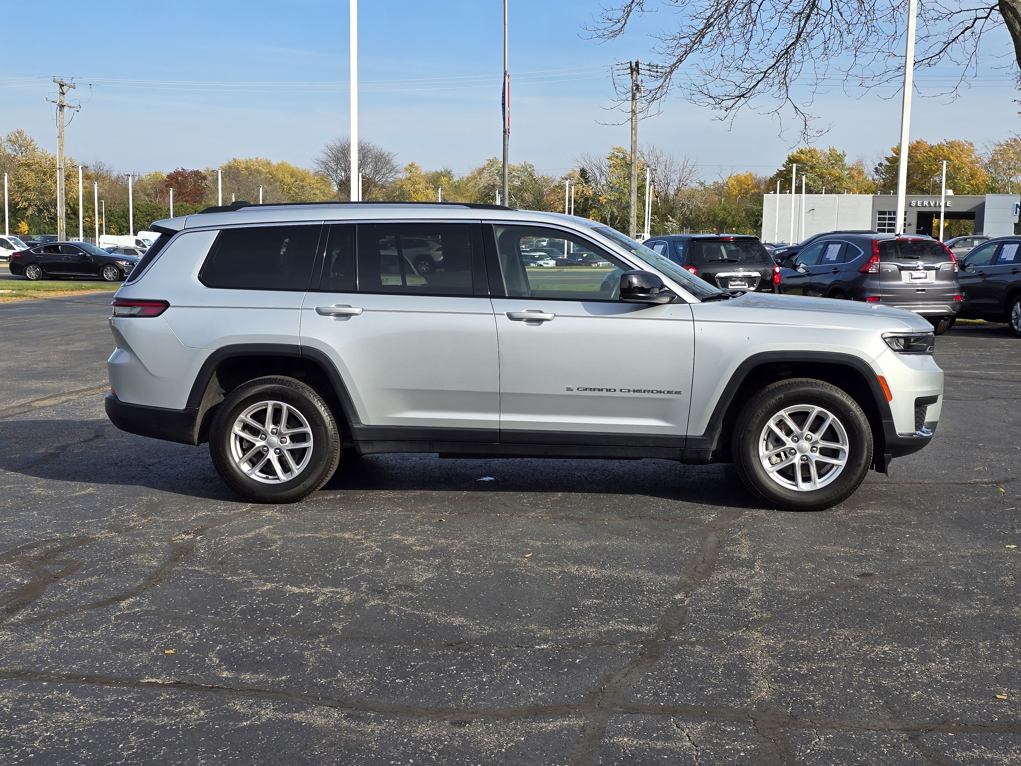 2022 Jeep Grand Cherokee L Laredo 17