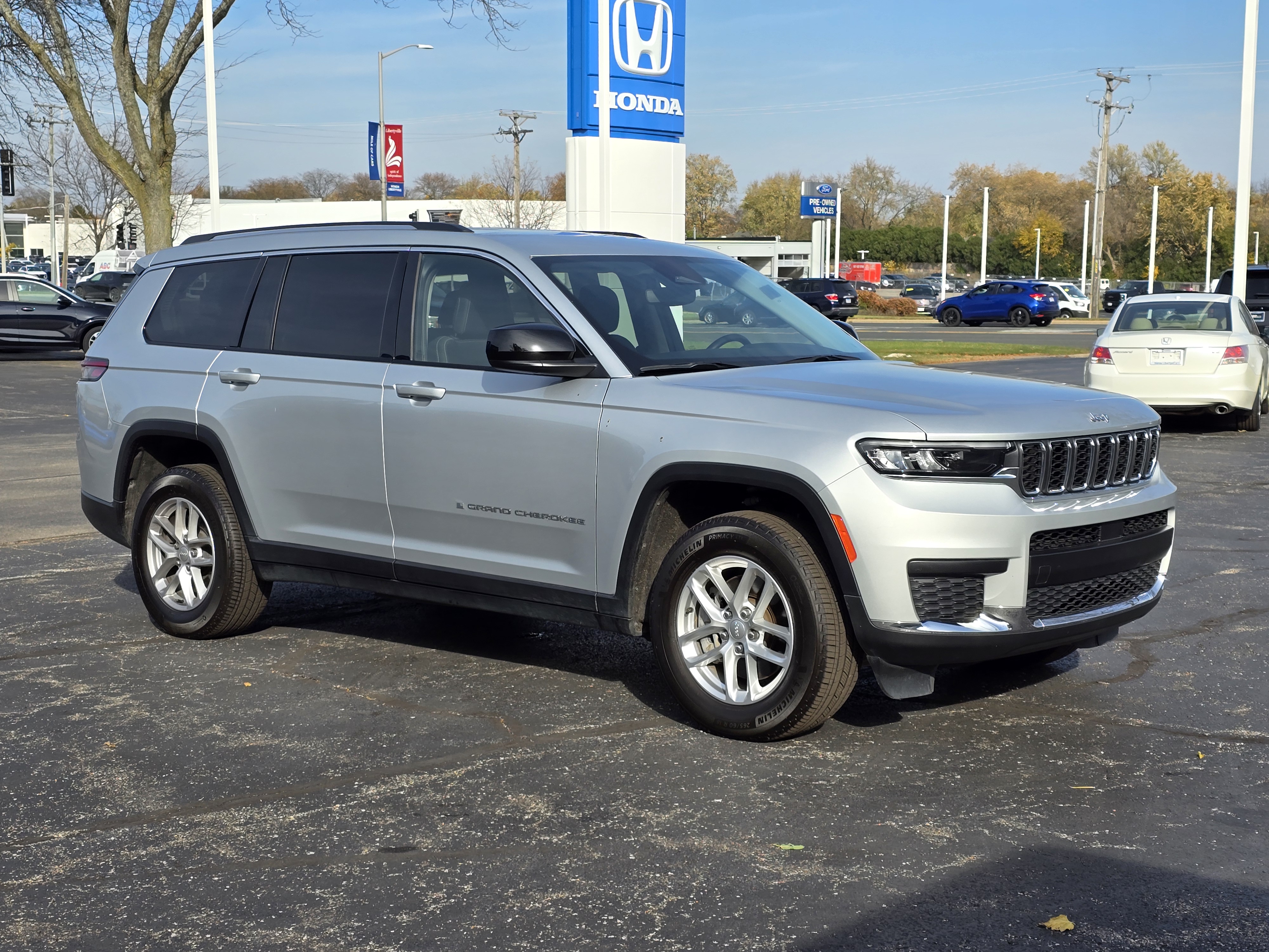 2022 Jeep Grand Cherokee L Laredo 18