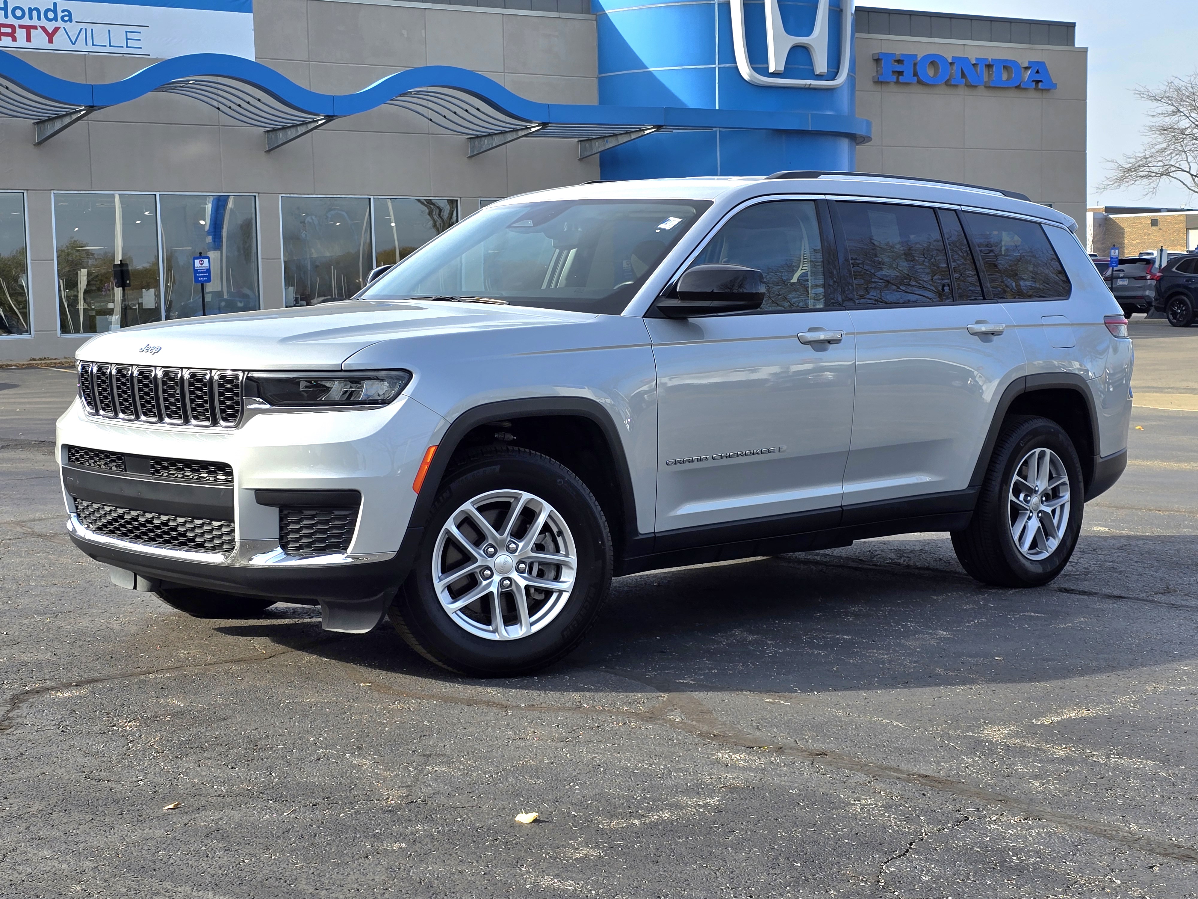 2022 Jeep Grand Cherokee L Laredo 23