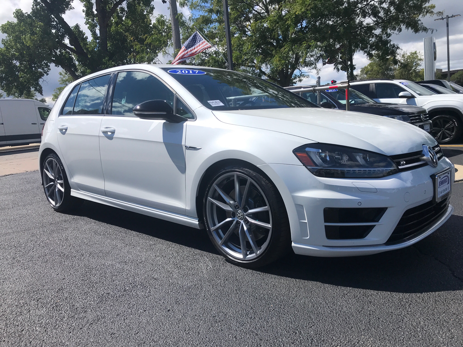 2017 Volkswagen Golf R 4MOTION 1