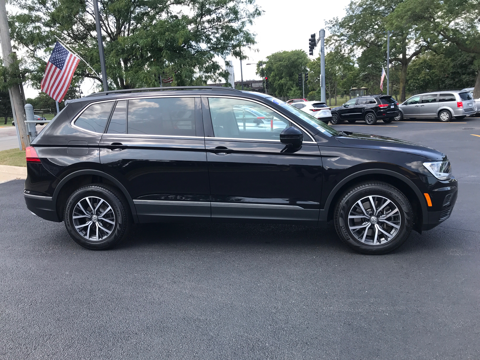 2020 Volkswagen Tiguan SE 2