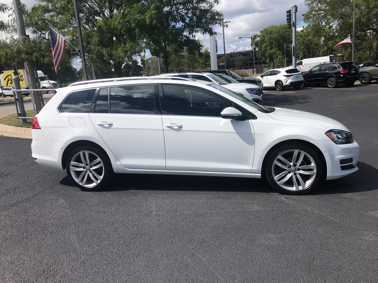 2016 Volkswagen Golf SportWagen  2