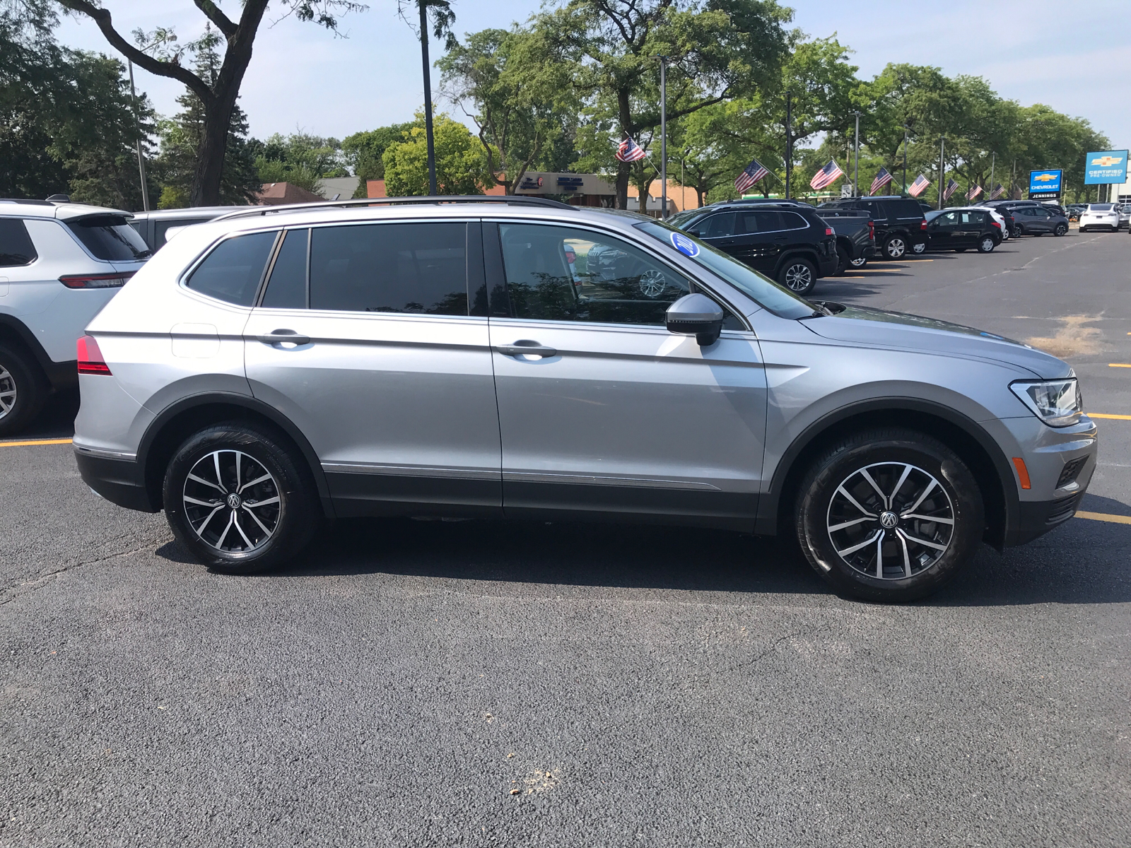 2021 Volkswagen Tiguan SE 2