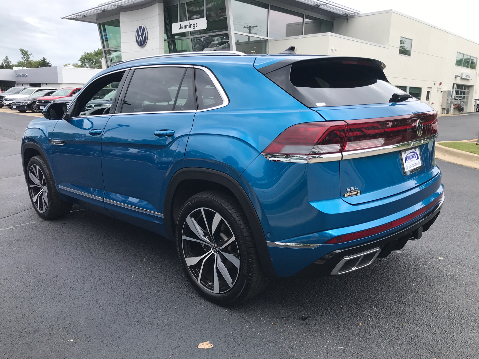 2024 Volkswagen Atlas Cross Sport 2.0T SEL Premium R-Line 4