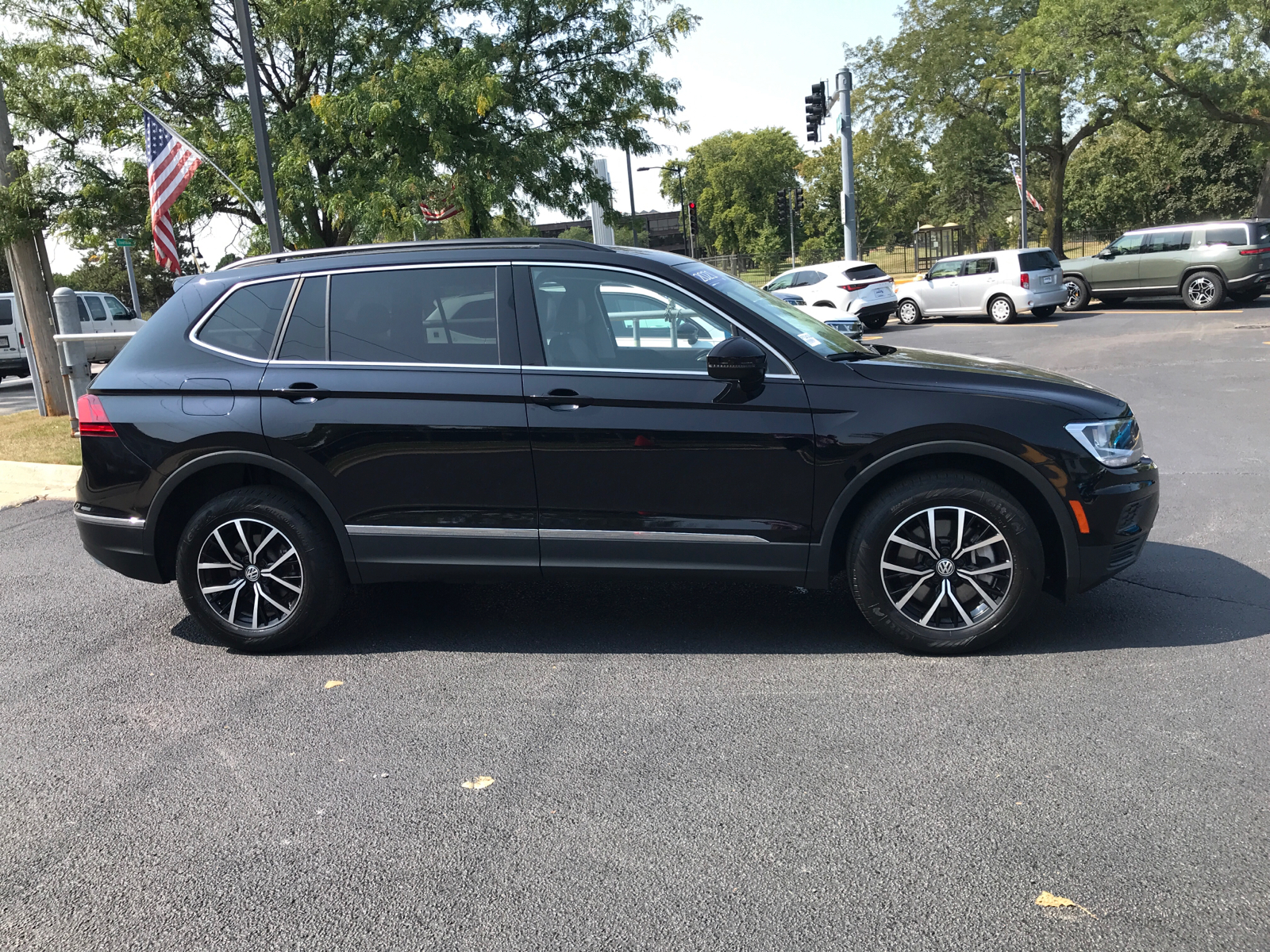 2021 Volkswagen Tiguan SE 2