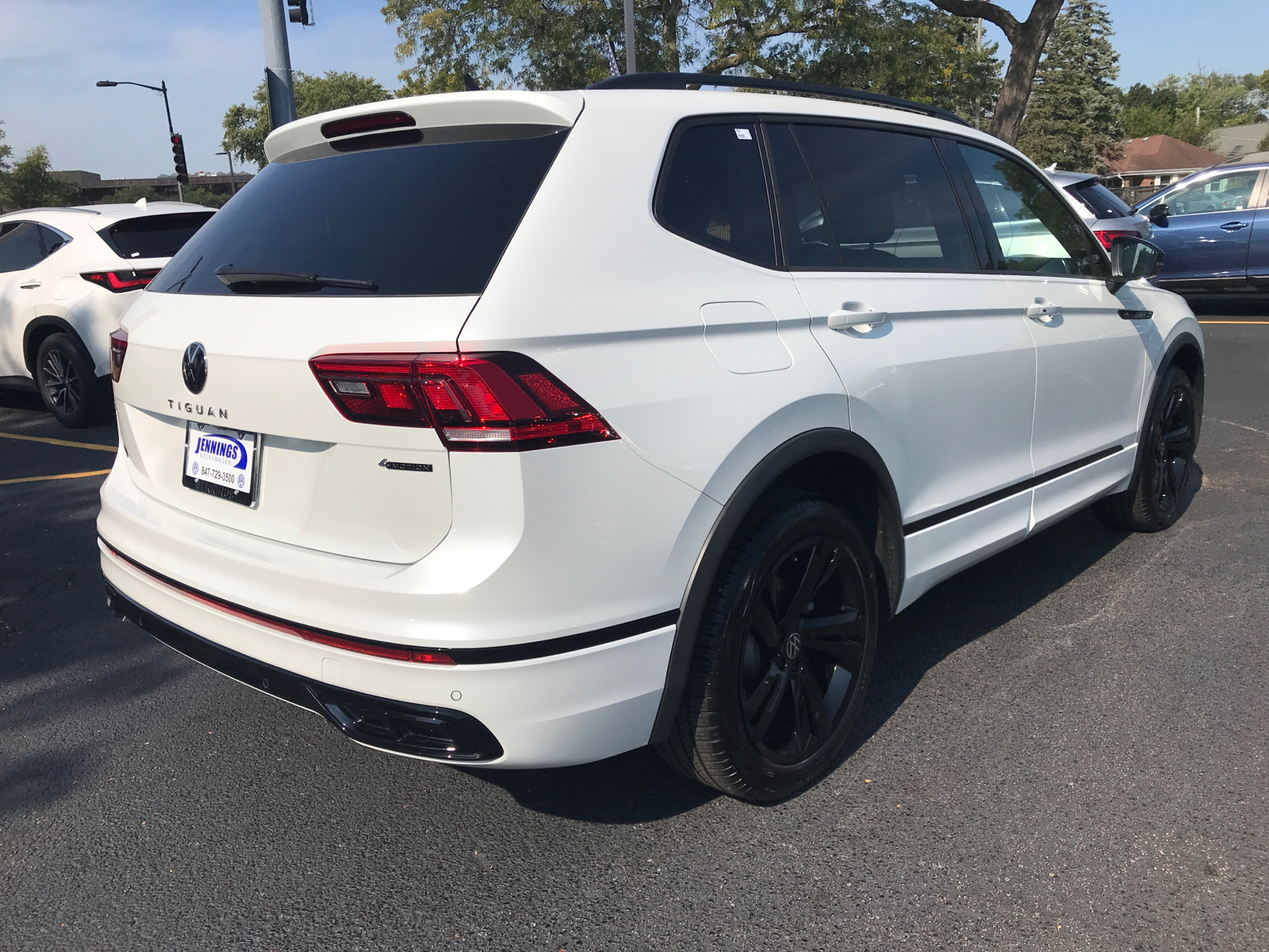 2023 Volkswagen Tiguan SE R-Line Black 3