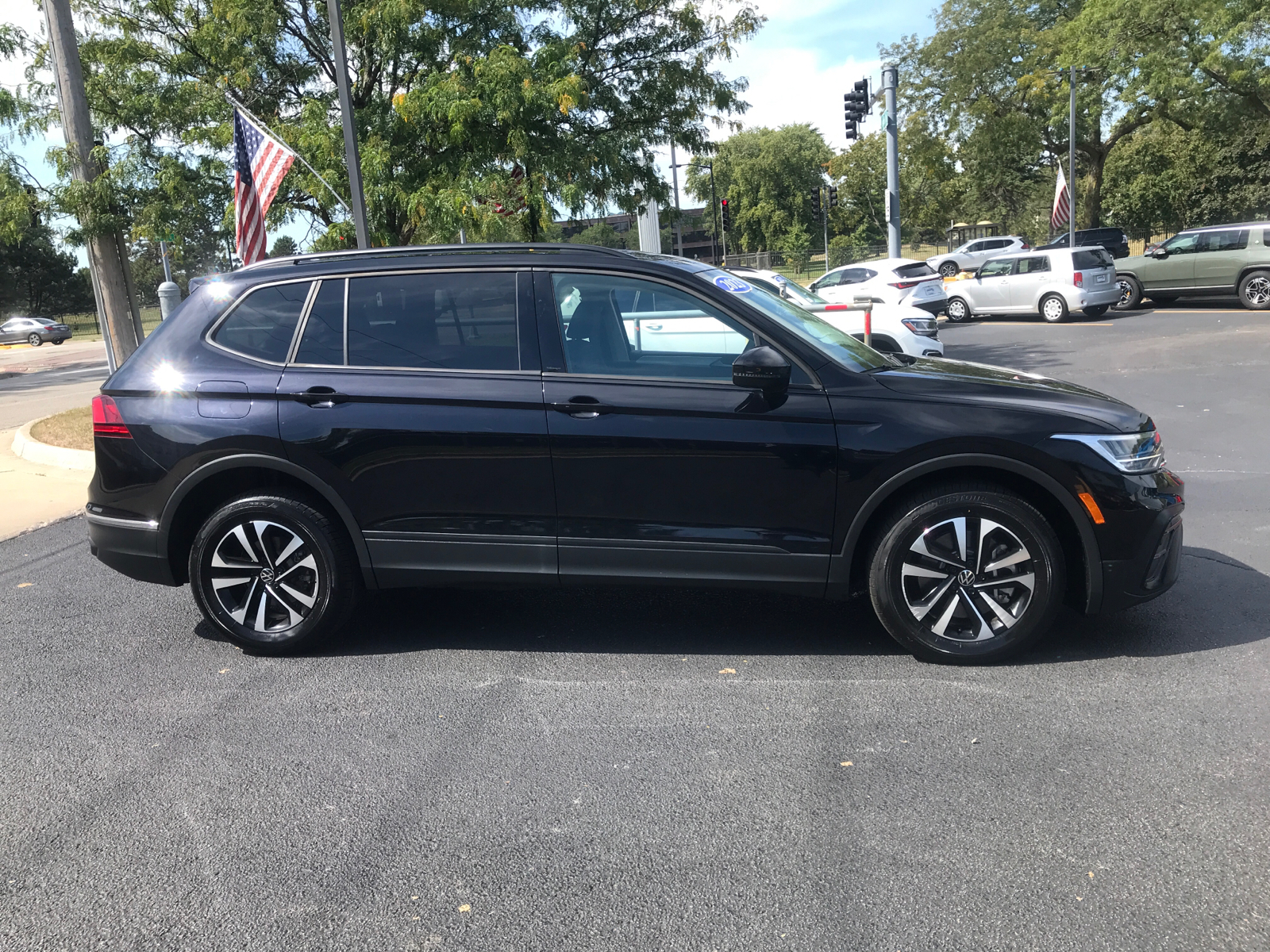 2023 Volkswagen Tiguan S 2