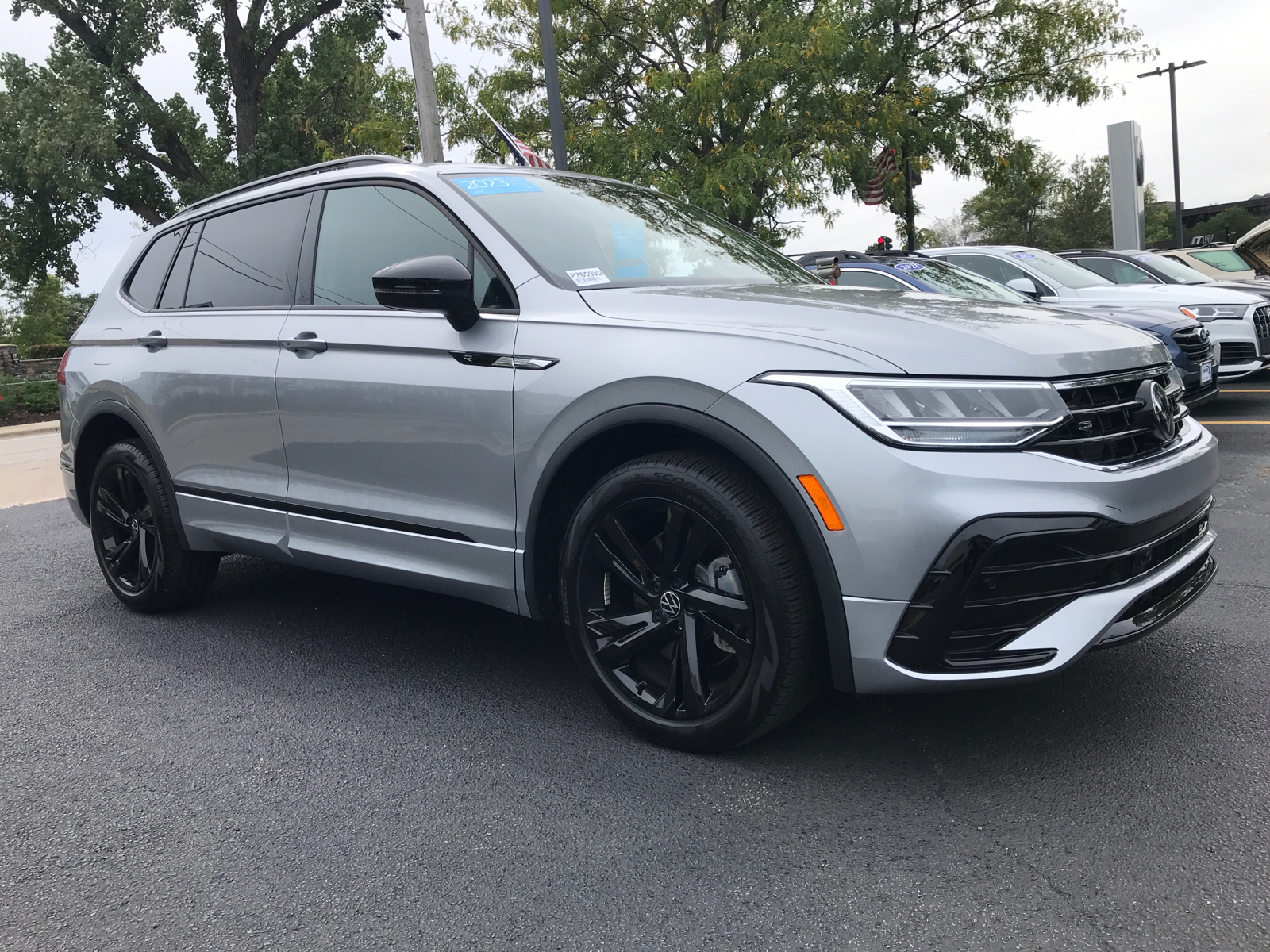 2023 Volkswagen Tiguan SE R-Line Black 1