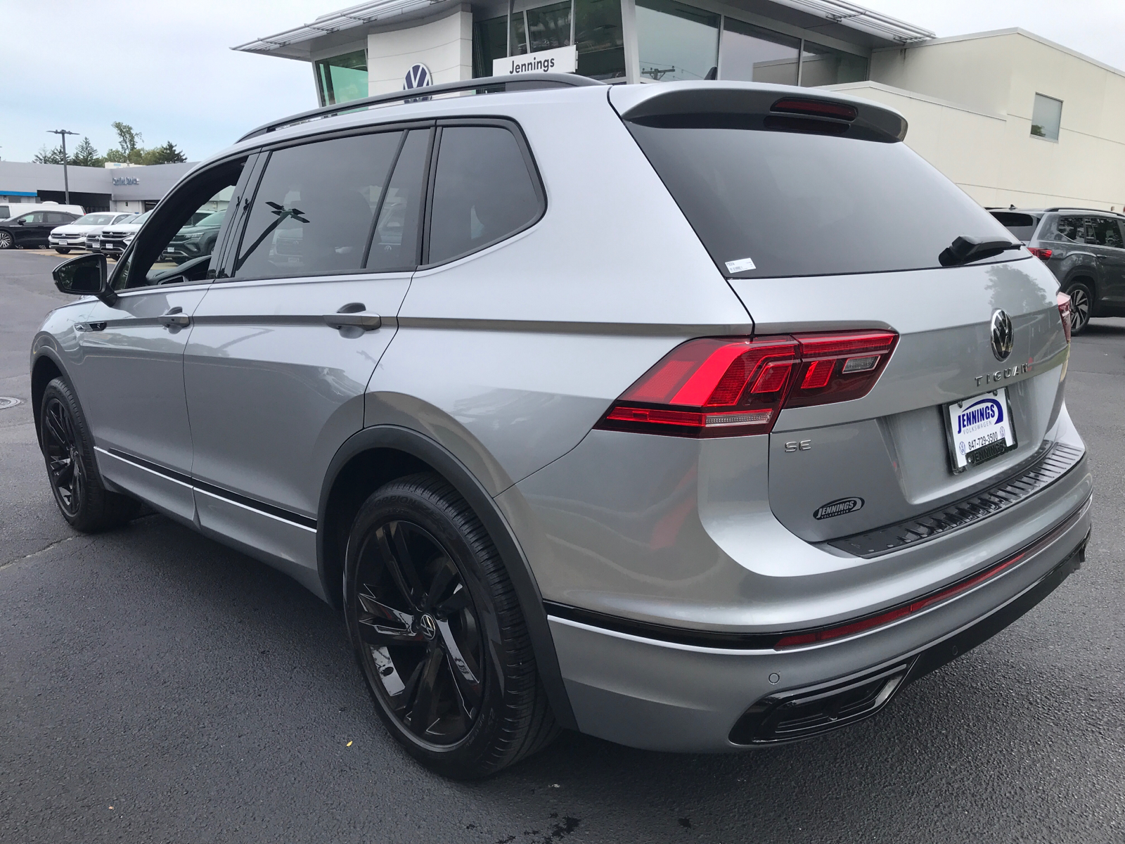 2023 Volkswagen Tiguan SE R-Line Black 4