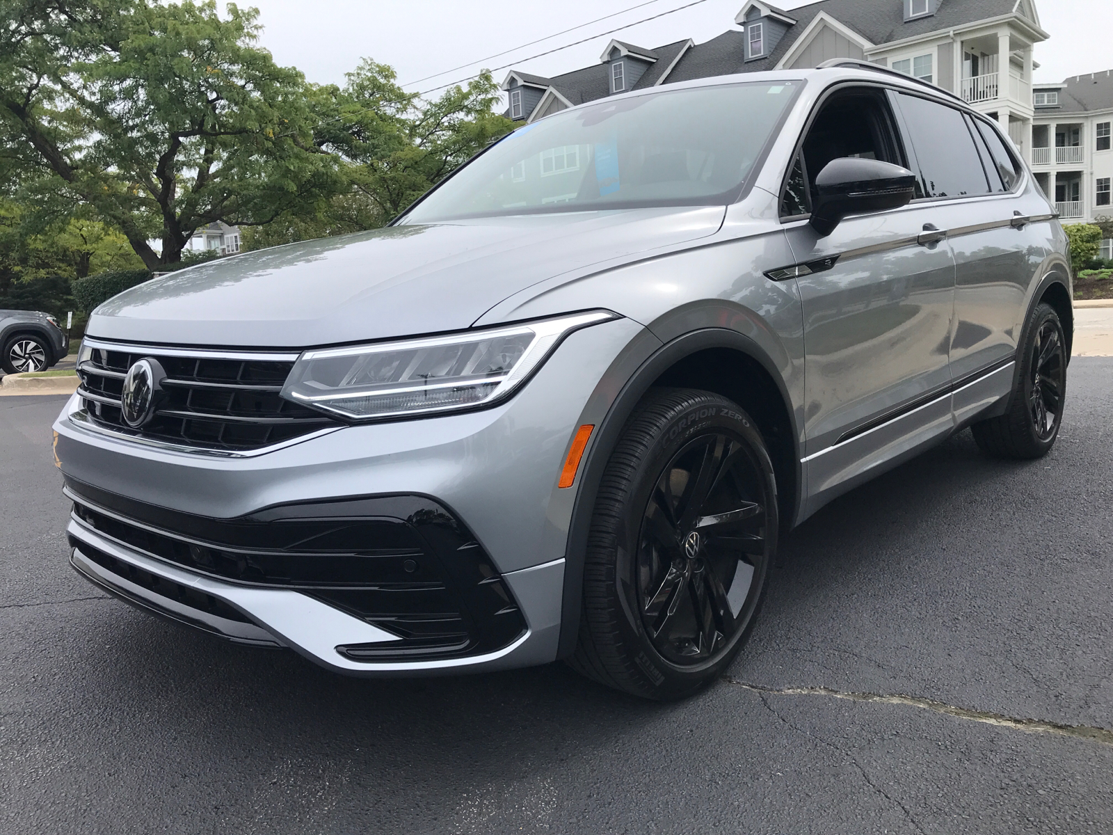 2023 Volkswagen Tiguan SE R-Line Black 5