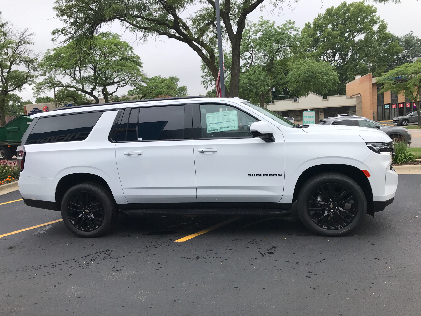 2024 Chevrolet Suburban RST 2