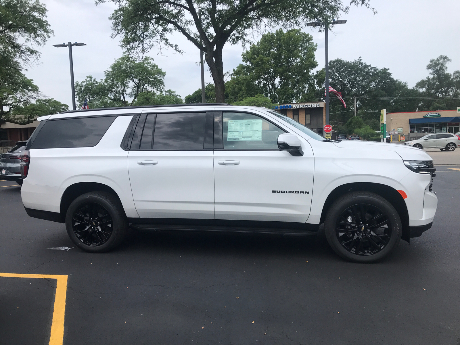 2024 Chevrolet Suburban RST 2