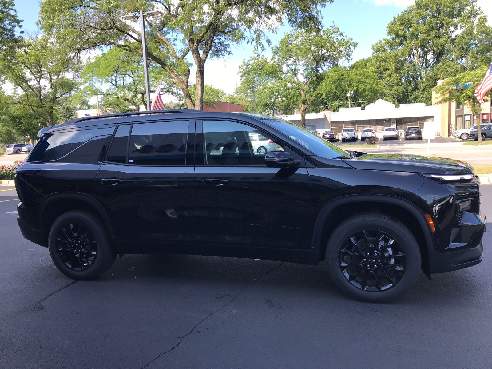 2024 Chevrolet Traverse FWD LT 2