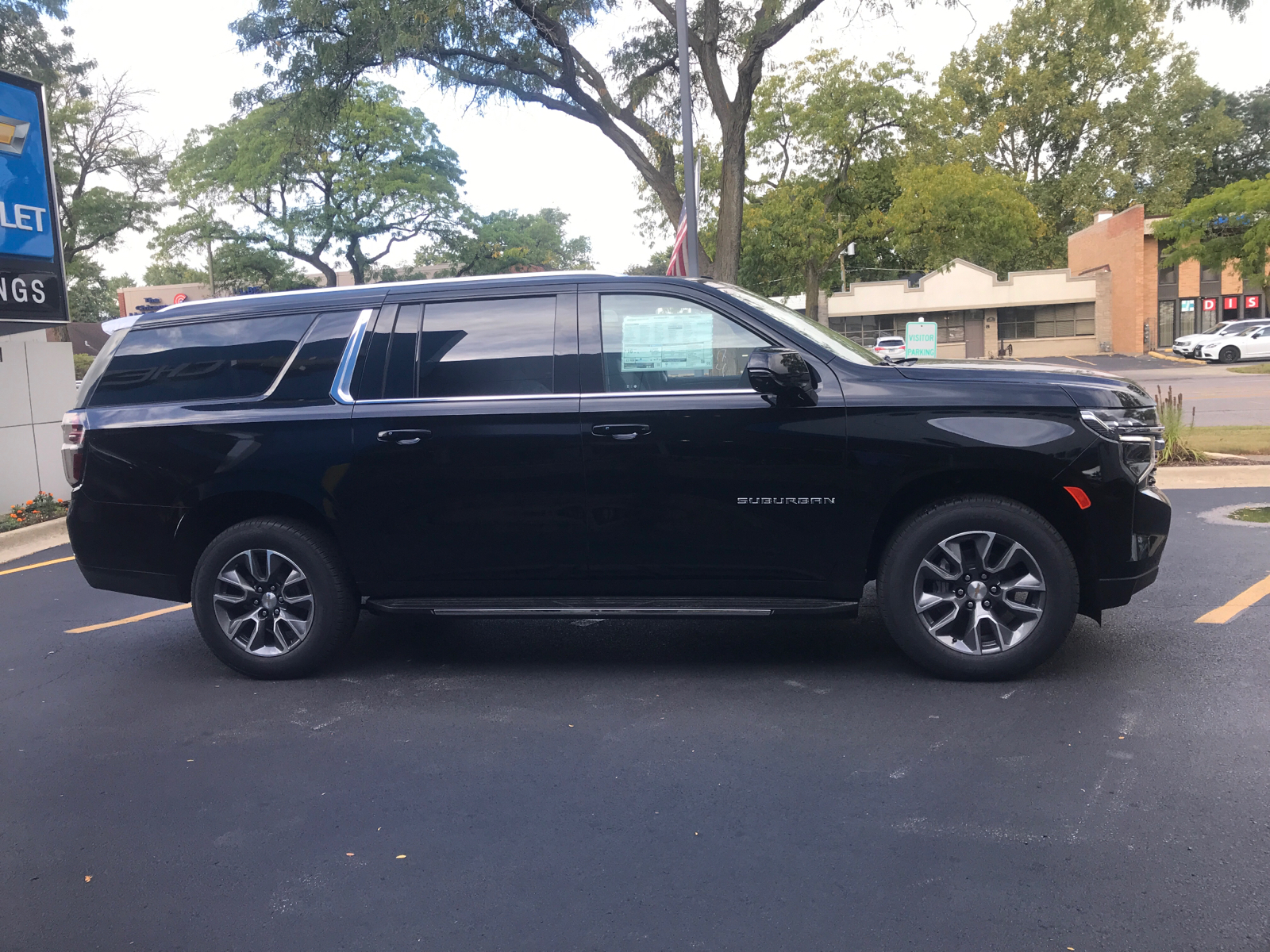 2024 Chevrolet Suburban LT 2