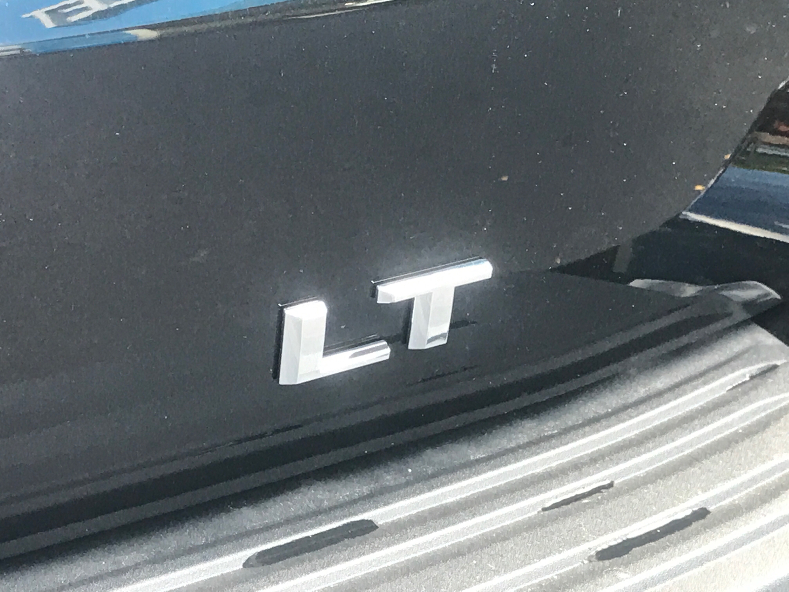 2024 Chevrolet Suburban LT 25