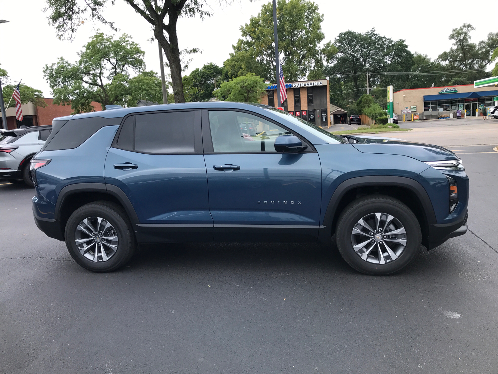 2025 Chevrolet Equinox FWD LT 2