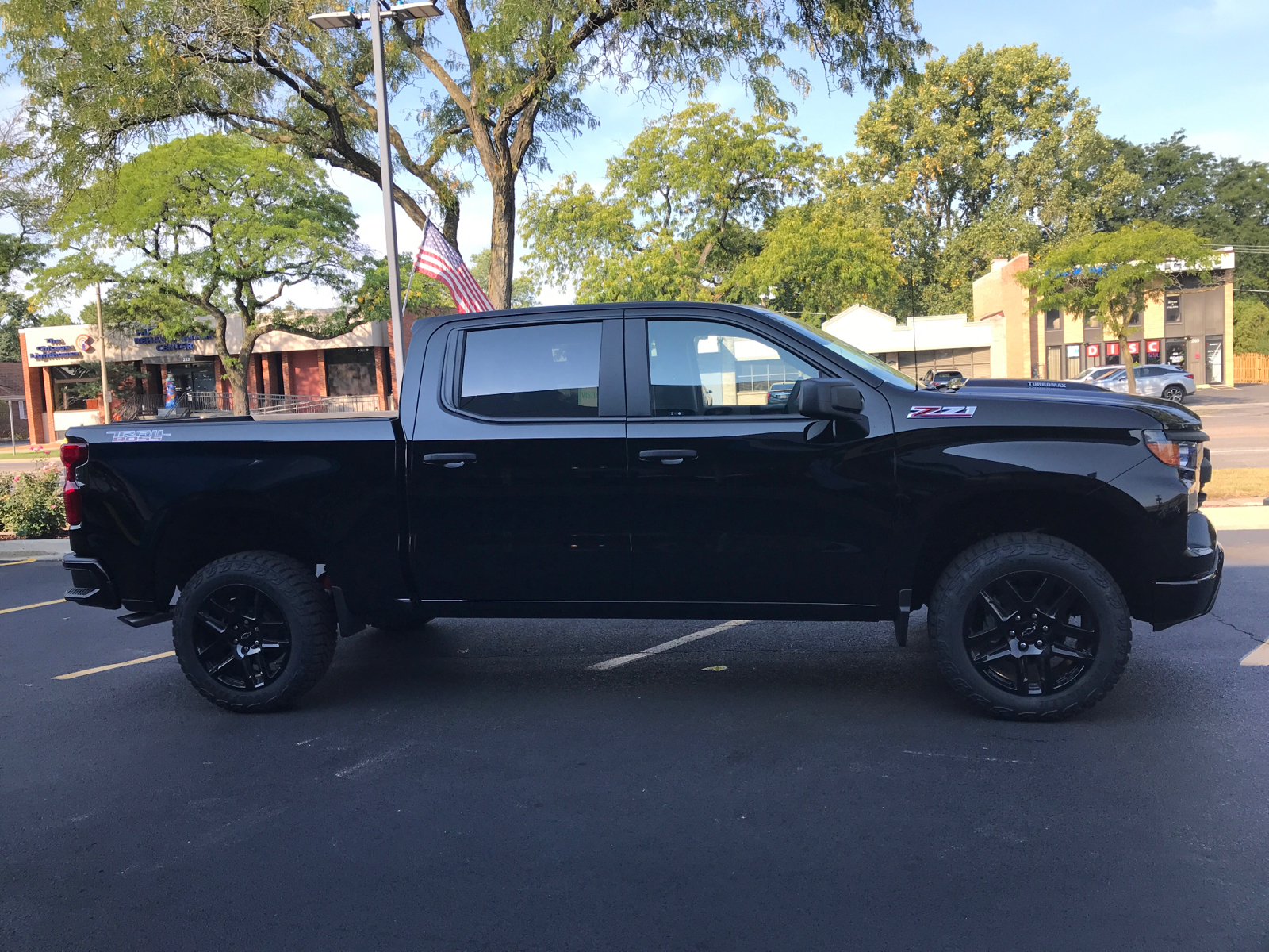 2025 Chevrolet Silverado 1500 Custom Trail Boss 2