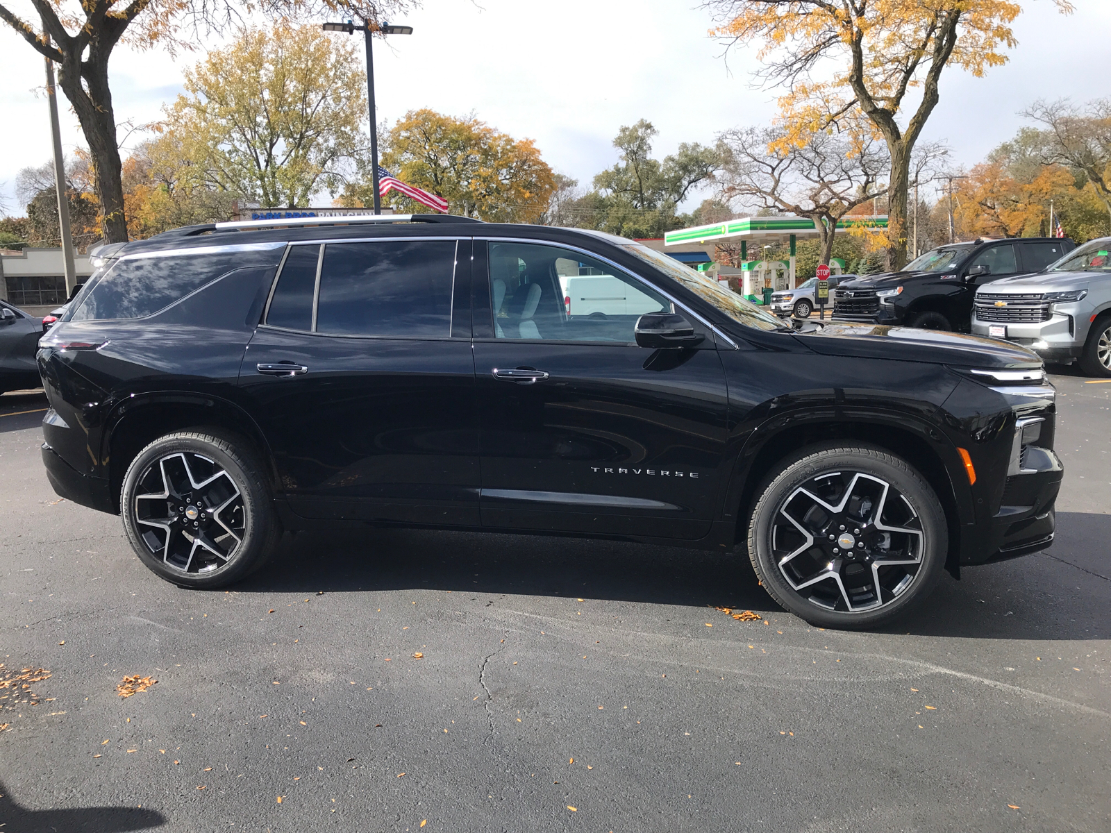 2025 Chevrolet Traverse AWD High Country 2