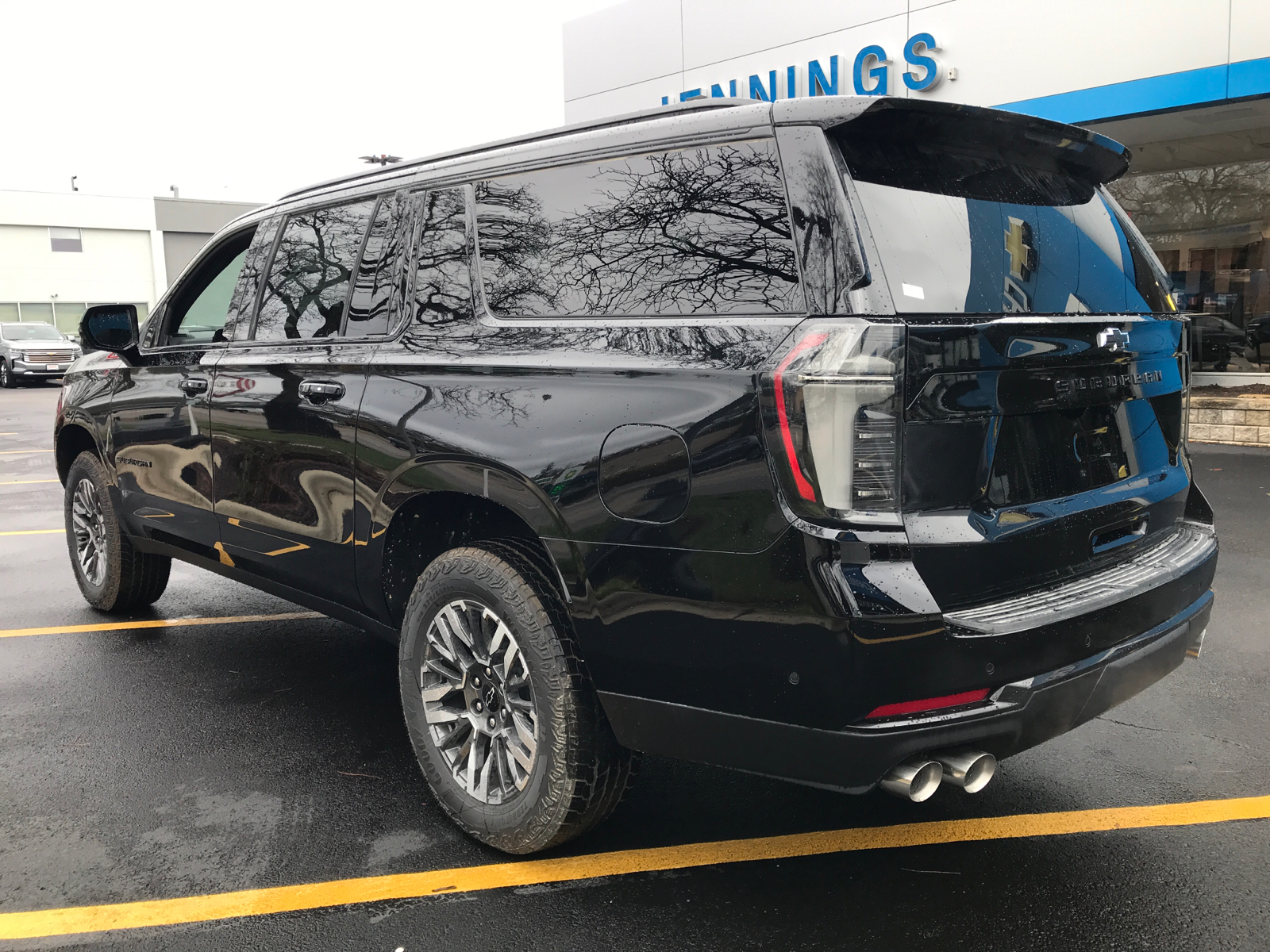 2025 Chevrolet Suburban Z71 4