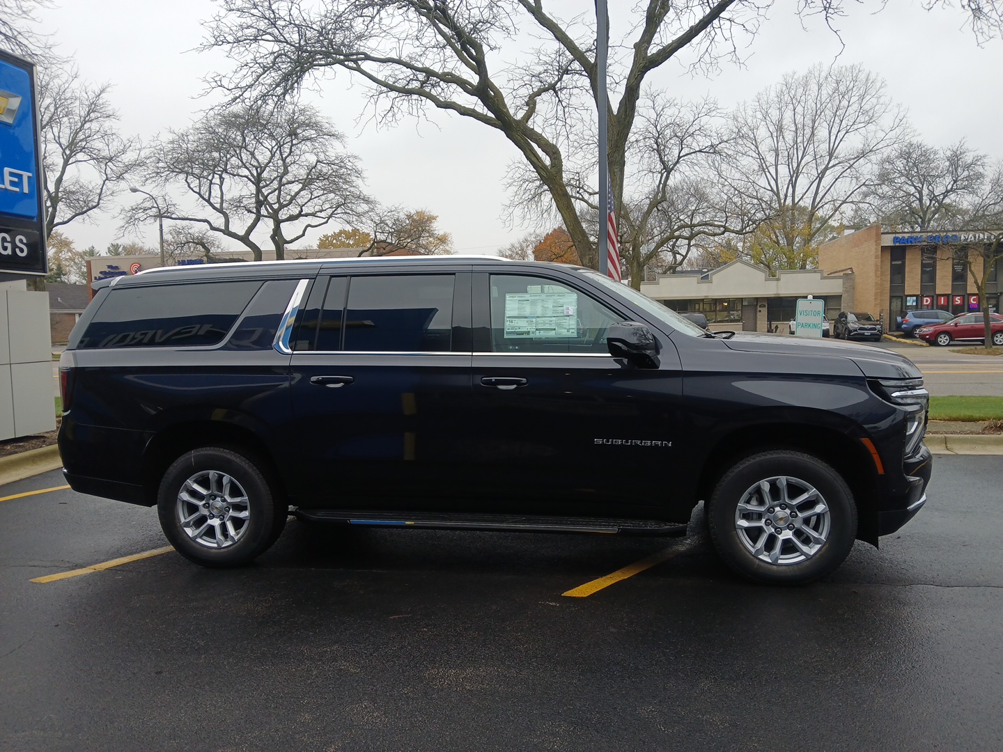 2025 Chevrolet Suburban LS 2