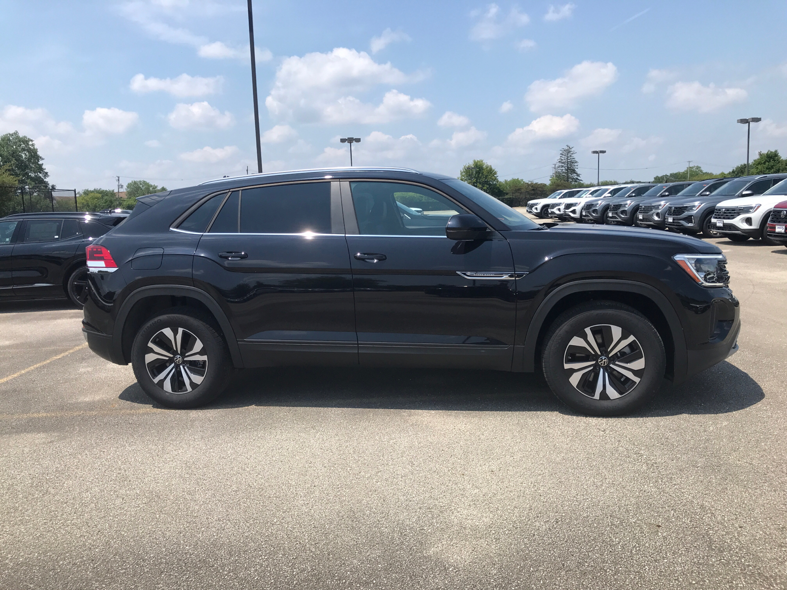 2024 Volkswagen Atlas Cross Sport 2.0T SE 2