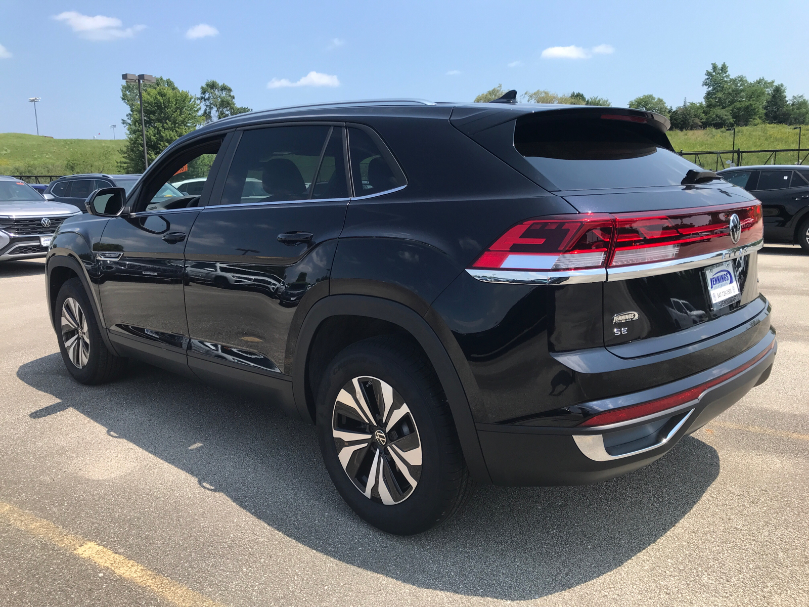 2024 Volkswagen Atlas Cross Sport 2.0T SE 4