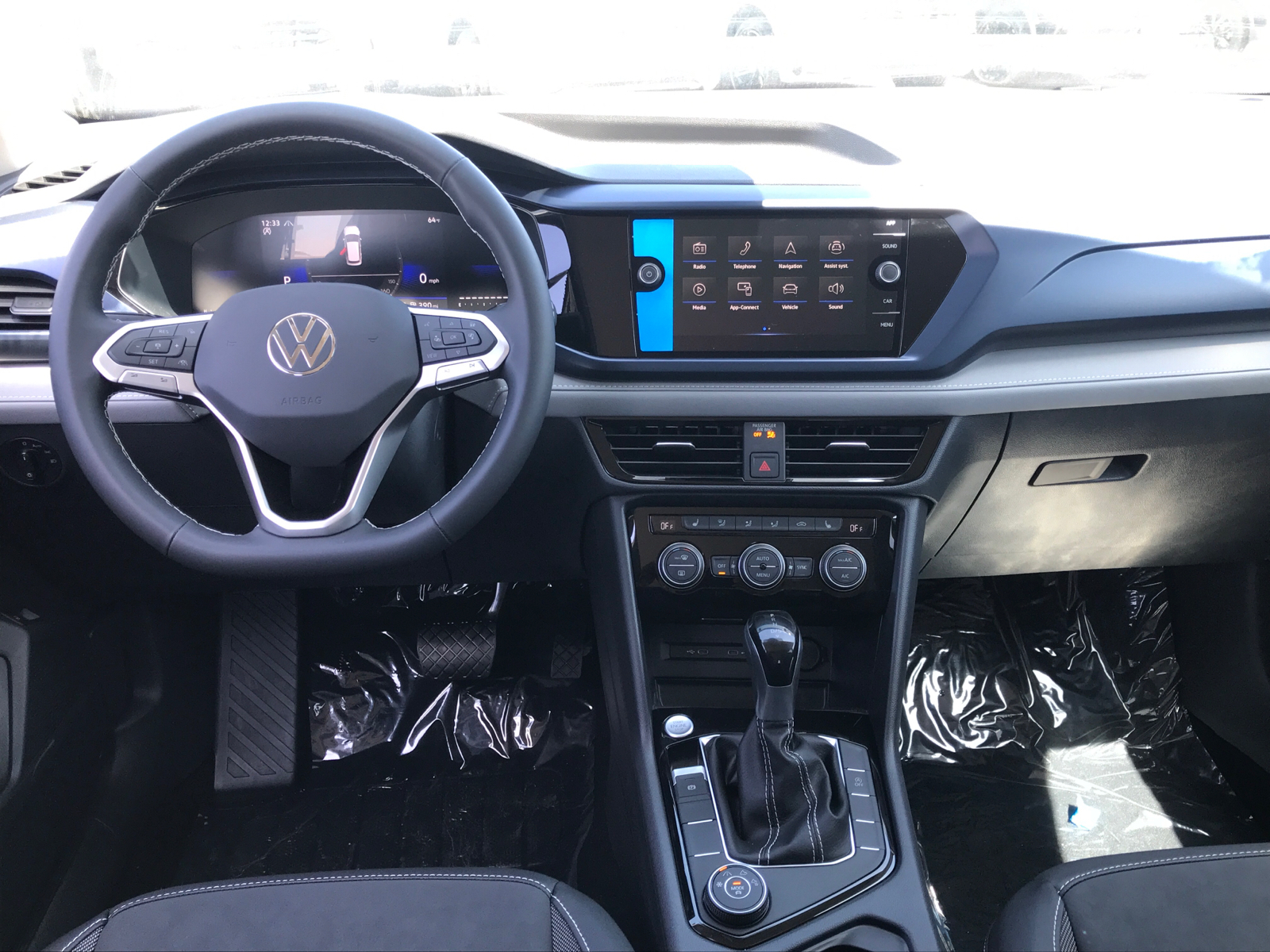 2024 Volkswagen Taos SE 6