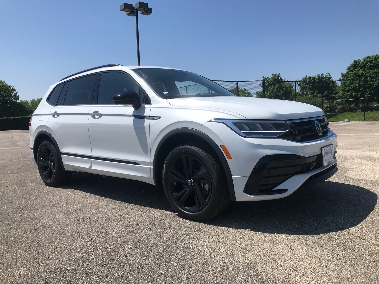 2024 Volkswagen Tiguan SE R-Line Black 1